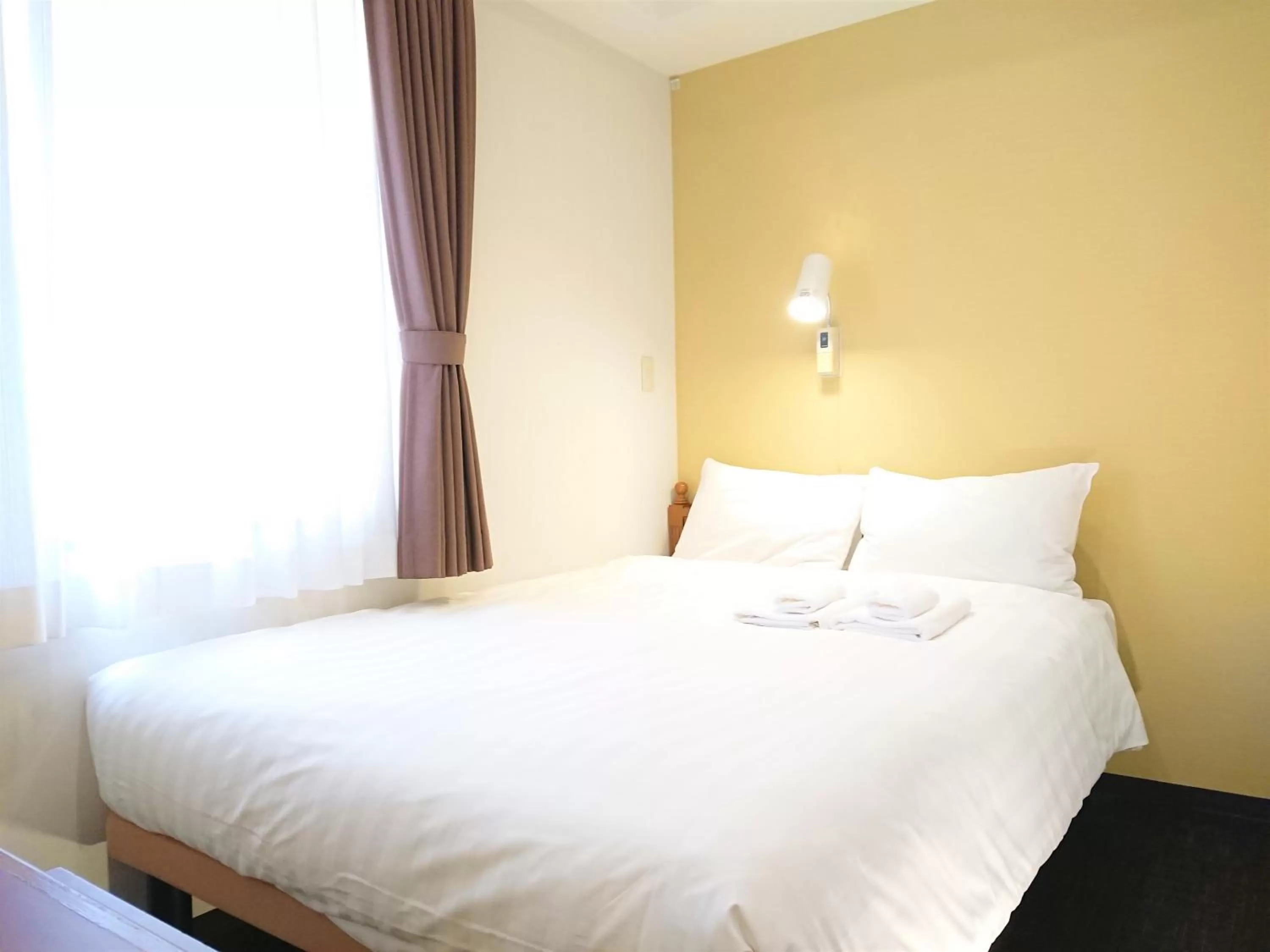 Photo of the whole room, Bed in Smile Hotel Kobe Motomachi
