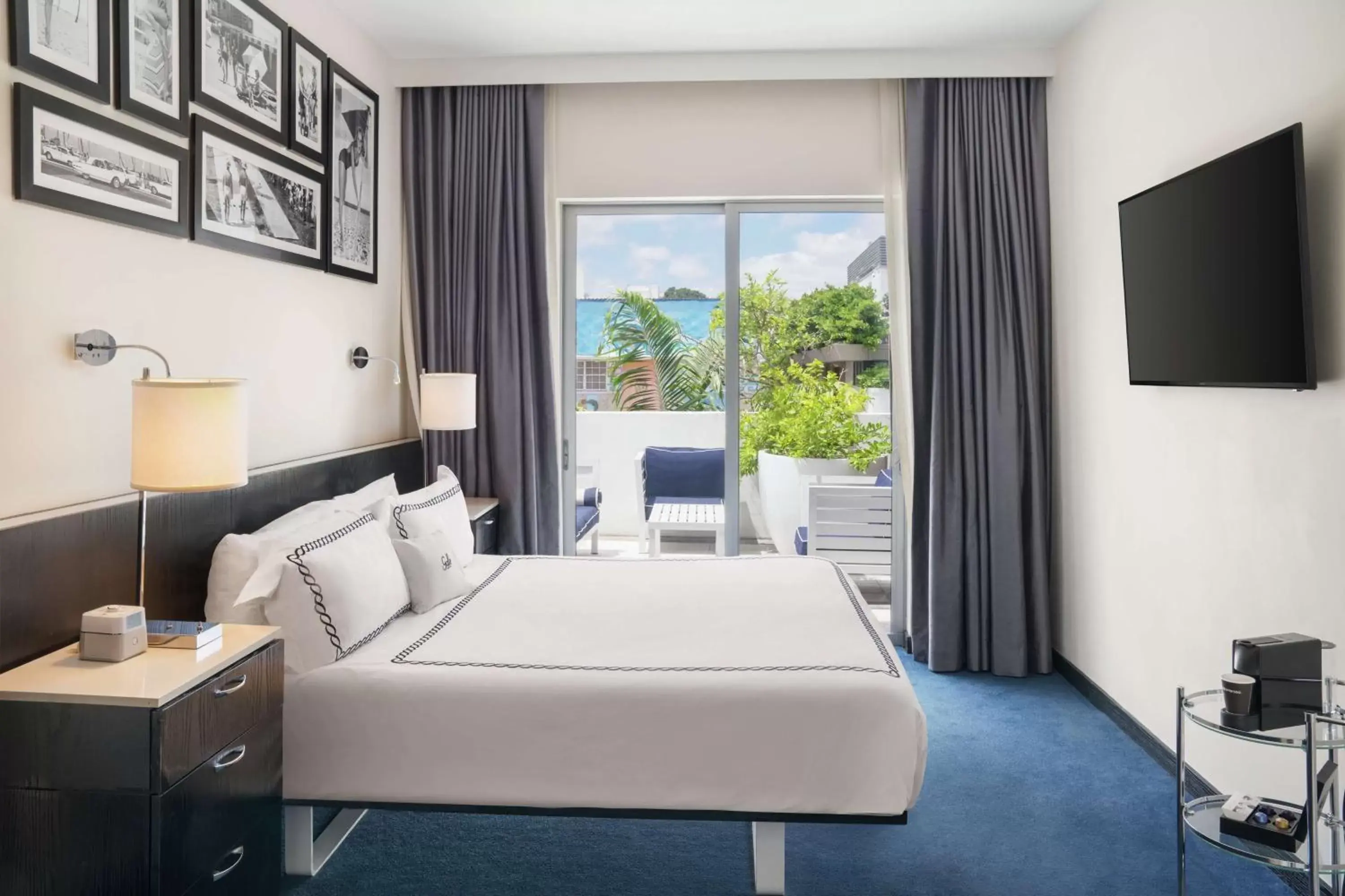 Bedroom, Bed in Gale South Beach, Curio Collection By Hilton