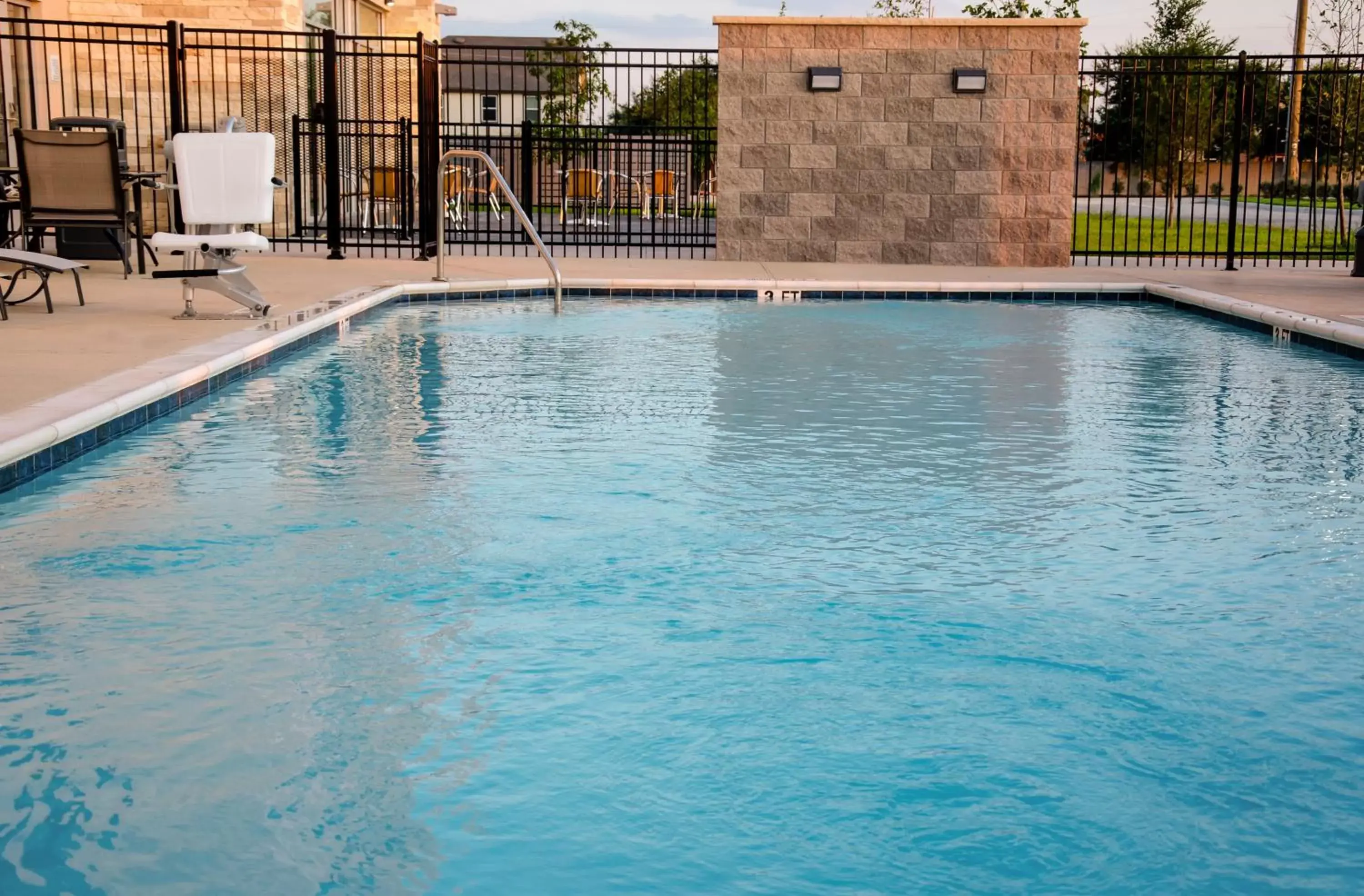 Swimming Pool in Holiday Inn Express & Suites Taylor, an IHG Hotel