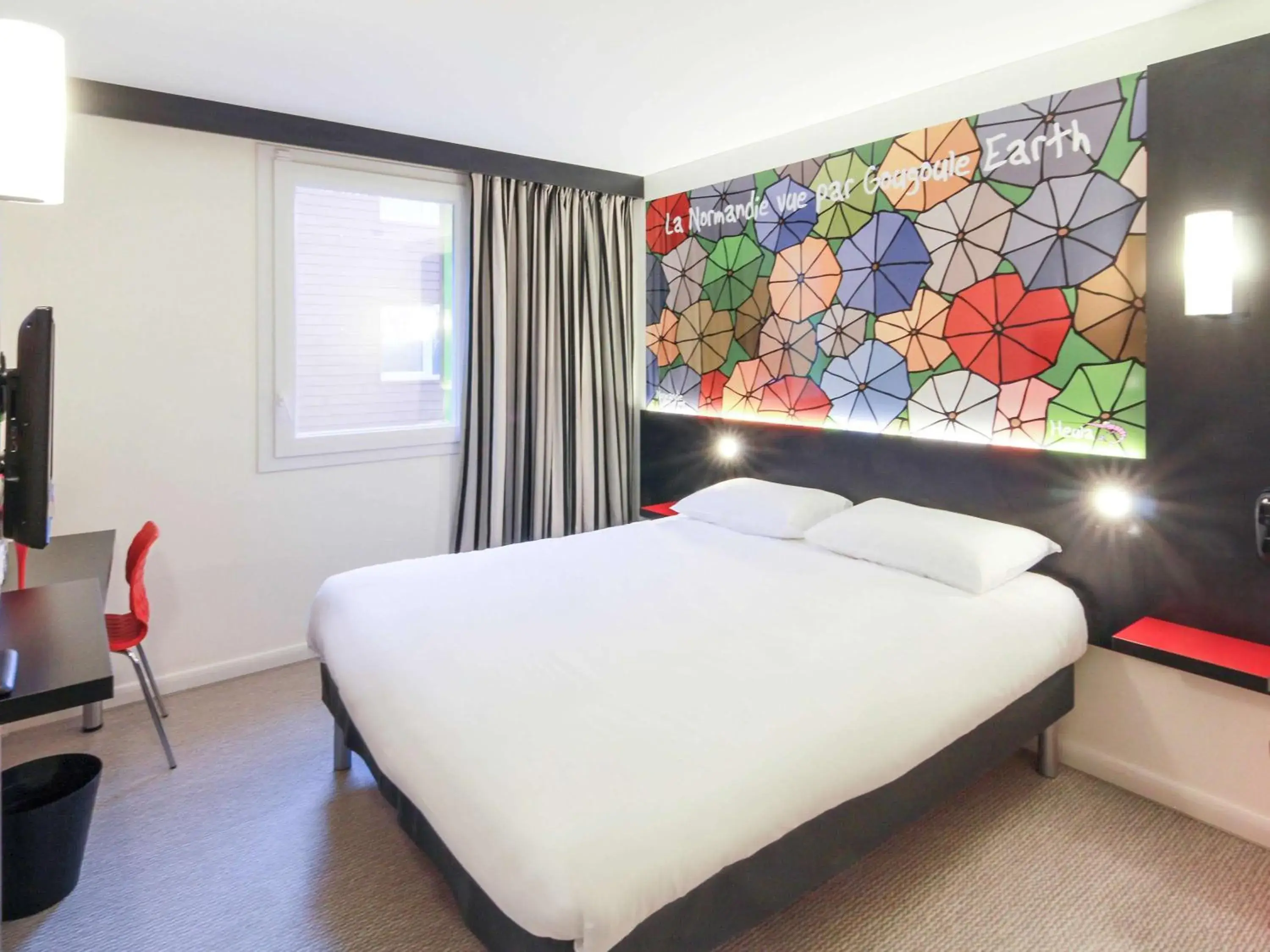 Photo of the whole room, Bed in ibis Styles Flers