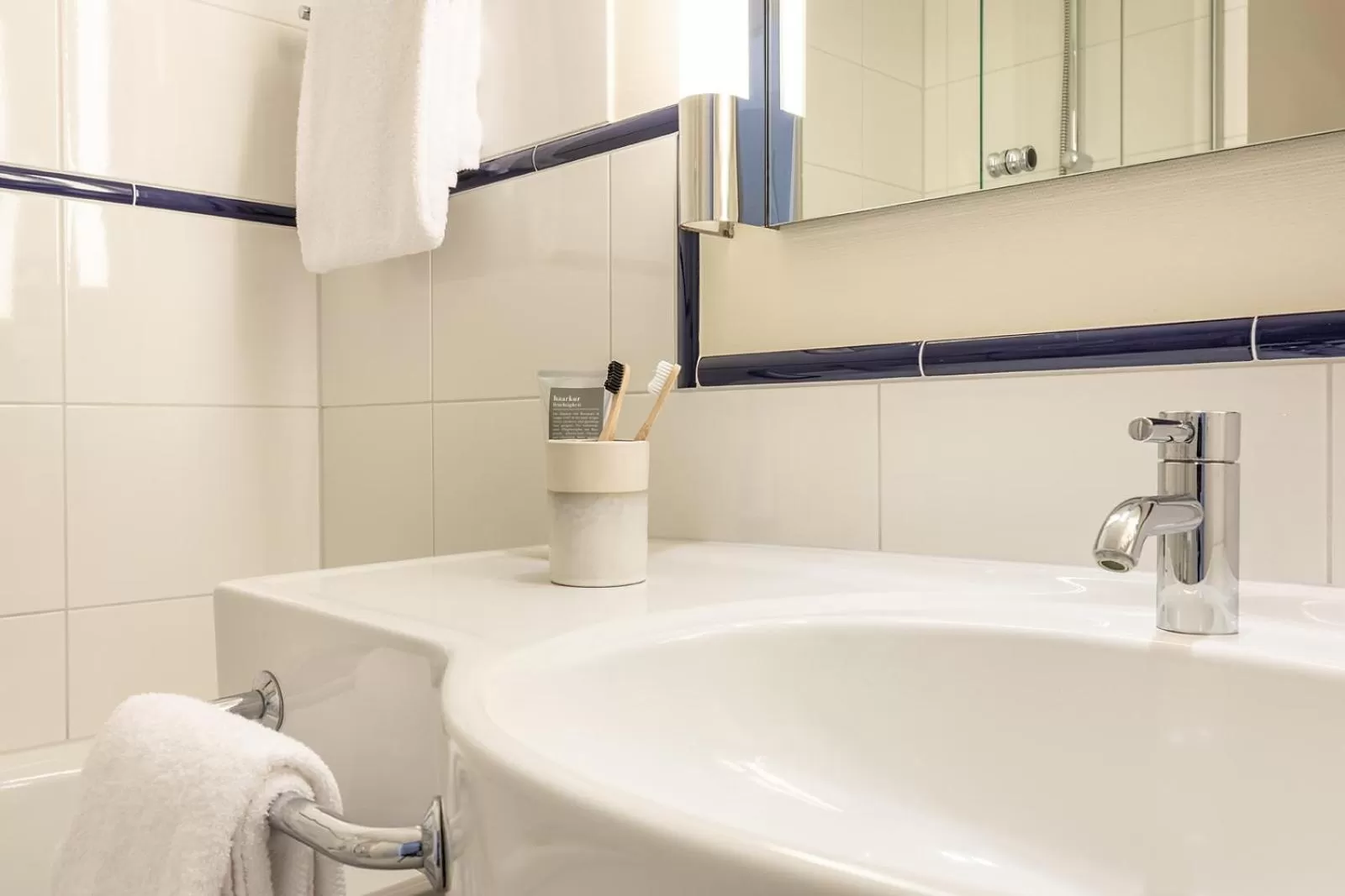 Bathroom in Garner Hotel Rüsselsheim by IHG