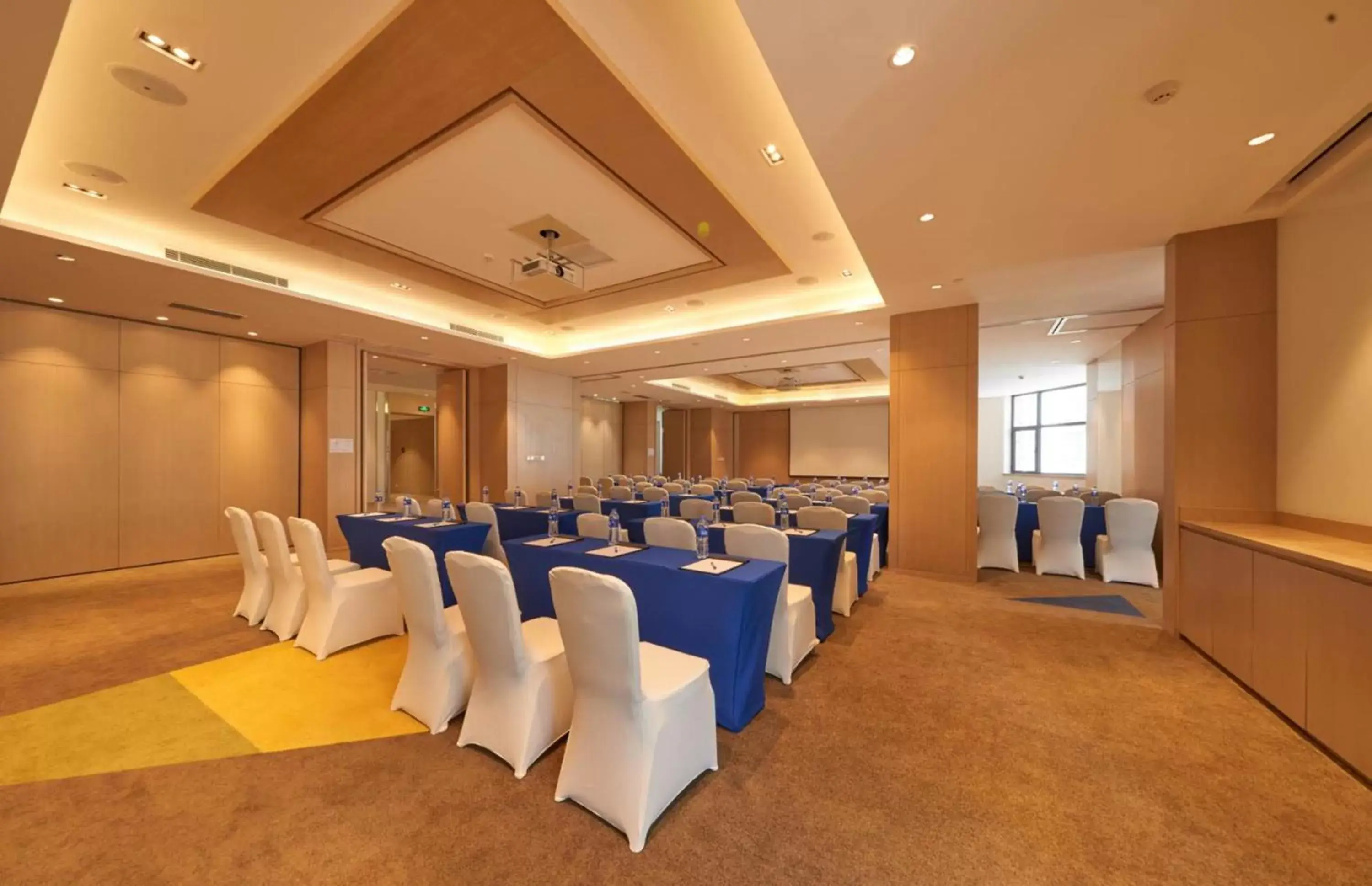 Meeting/conference room in Holiday Inn Express Shanghai Zhenping, an IHG Hotel