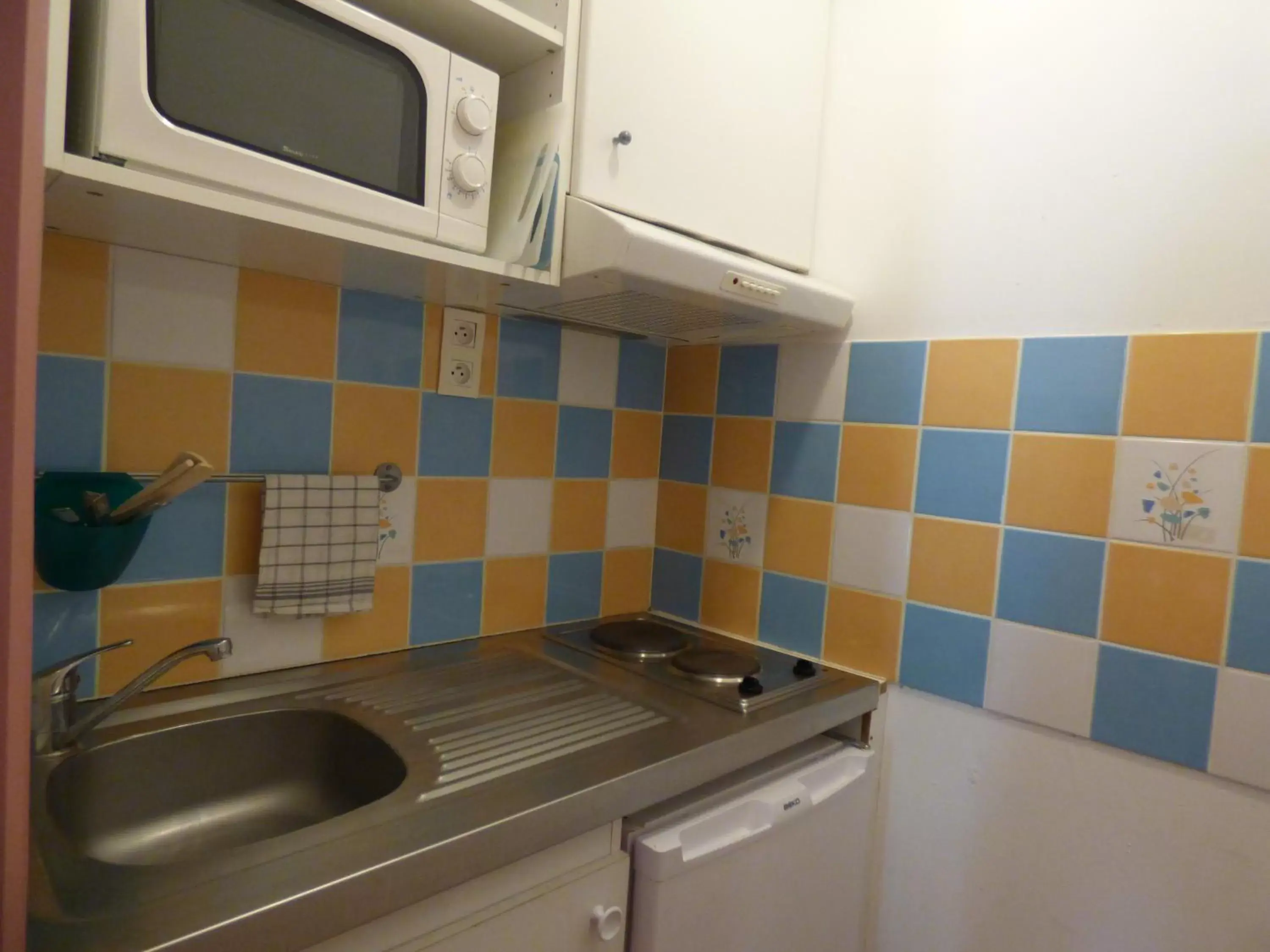 Kitchen or kitchenette, Kitchen/Kitchenette in Appart'Hotel Festival Sud Aqua - Avignon TGV