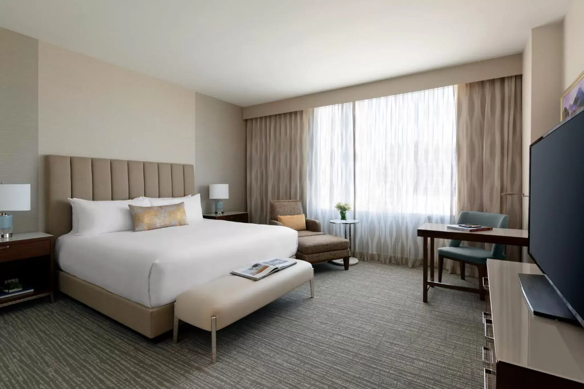 Photo of the whole room, Bed in InterContinental Houston Medical Center, an IHG Hotel