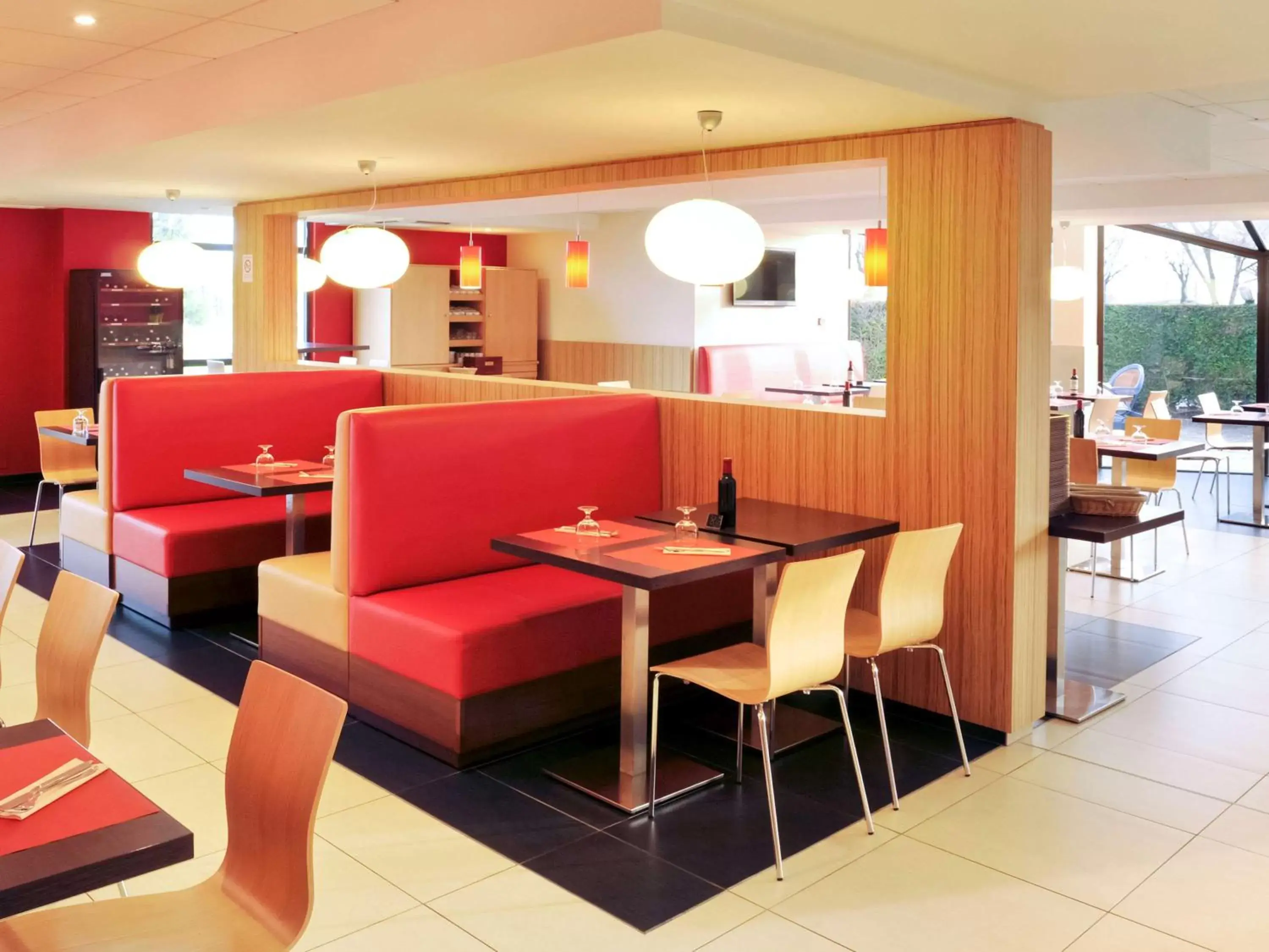 Restaurant/places to eat in ibis Saintes