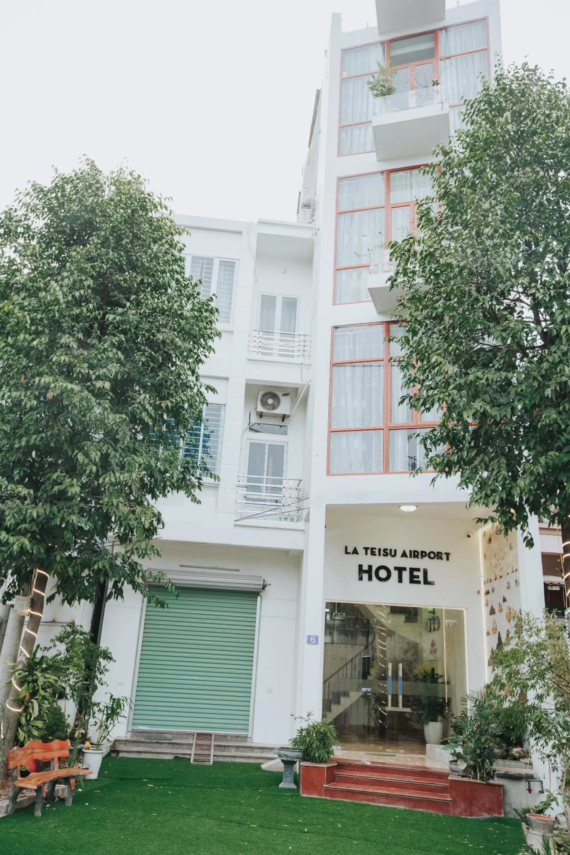 Property building in La Teisu Airport Hotel