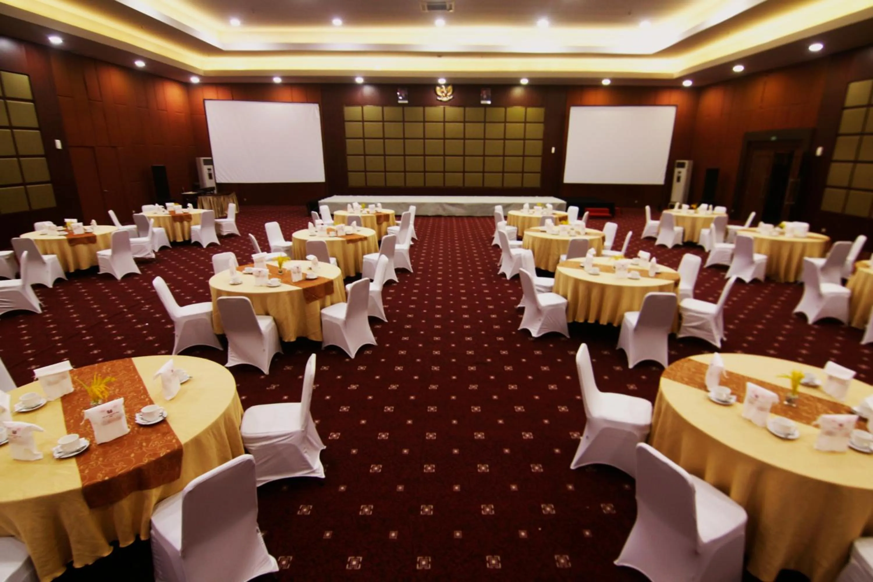 Meeting/conference room in Merapi Merbabu Hotel Yogyakarta Powered by Archipelago