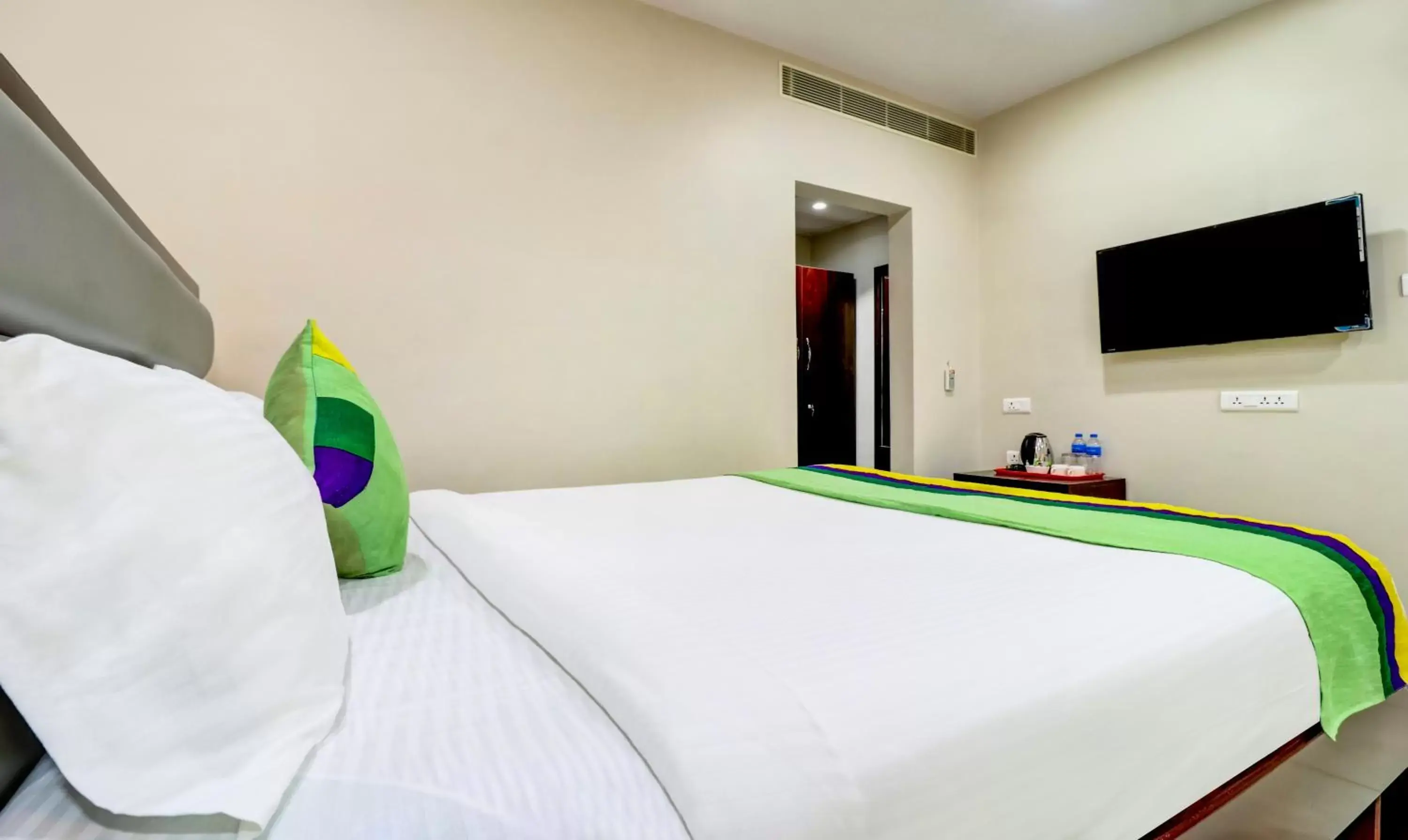 Bedroom, Bed in Treebo Grand Milan Bedroom, Bed in Treebo Grand Milan