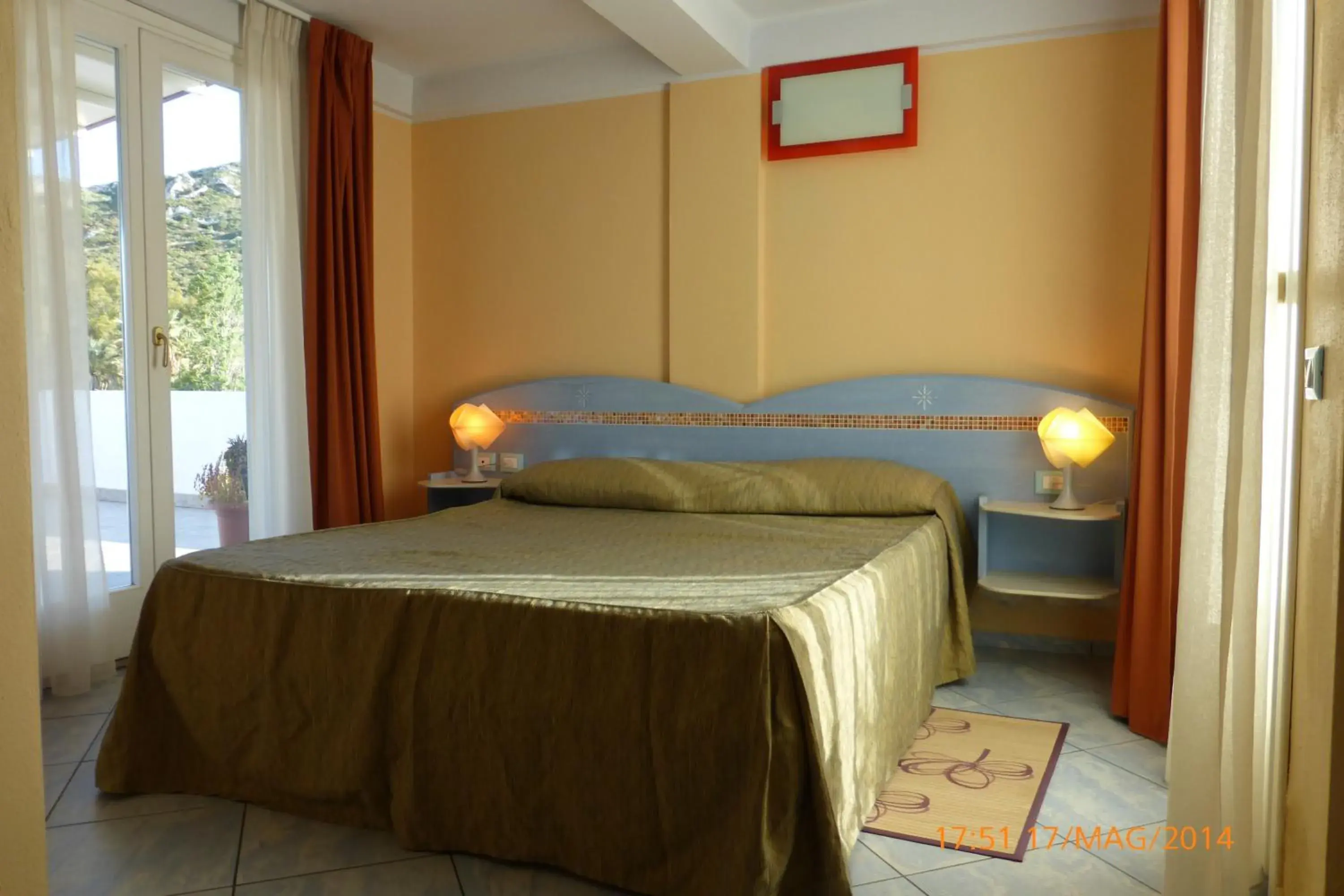 Bedroom, Bed in Hotel Chentu Lunas