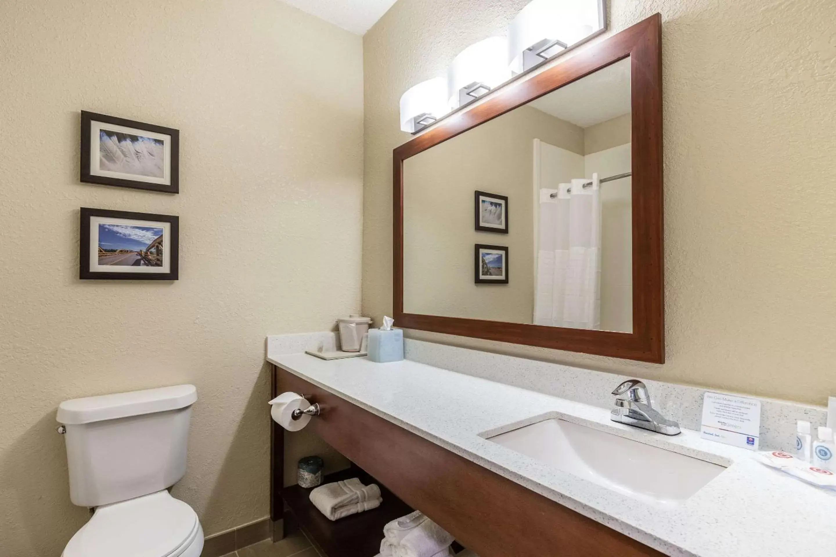 Bathroom in Comfort Inn South Tulsa - Woodland Hills