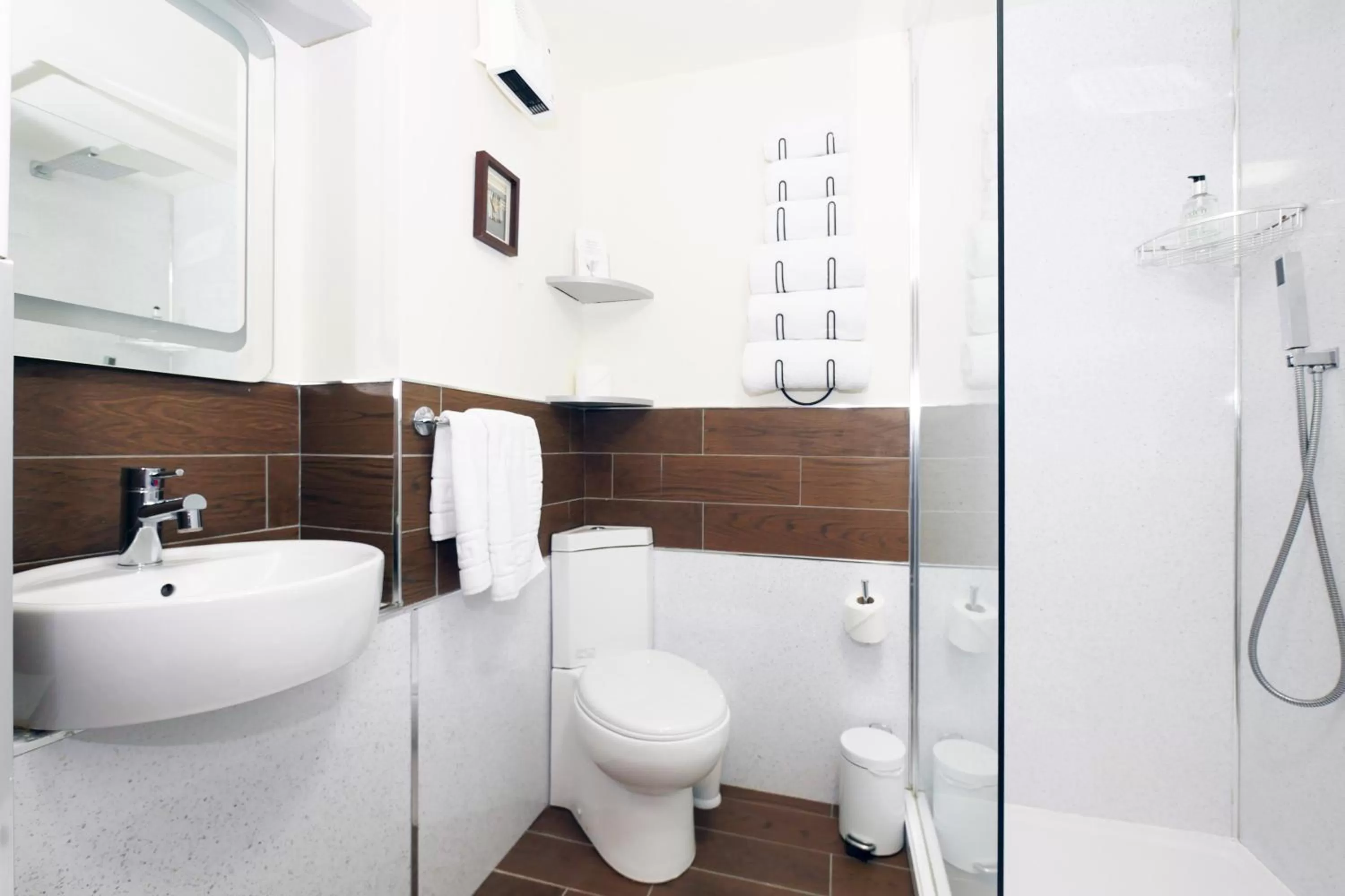 Bathroom in Ardentorrie Guest House