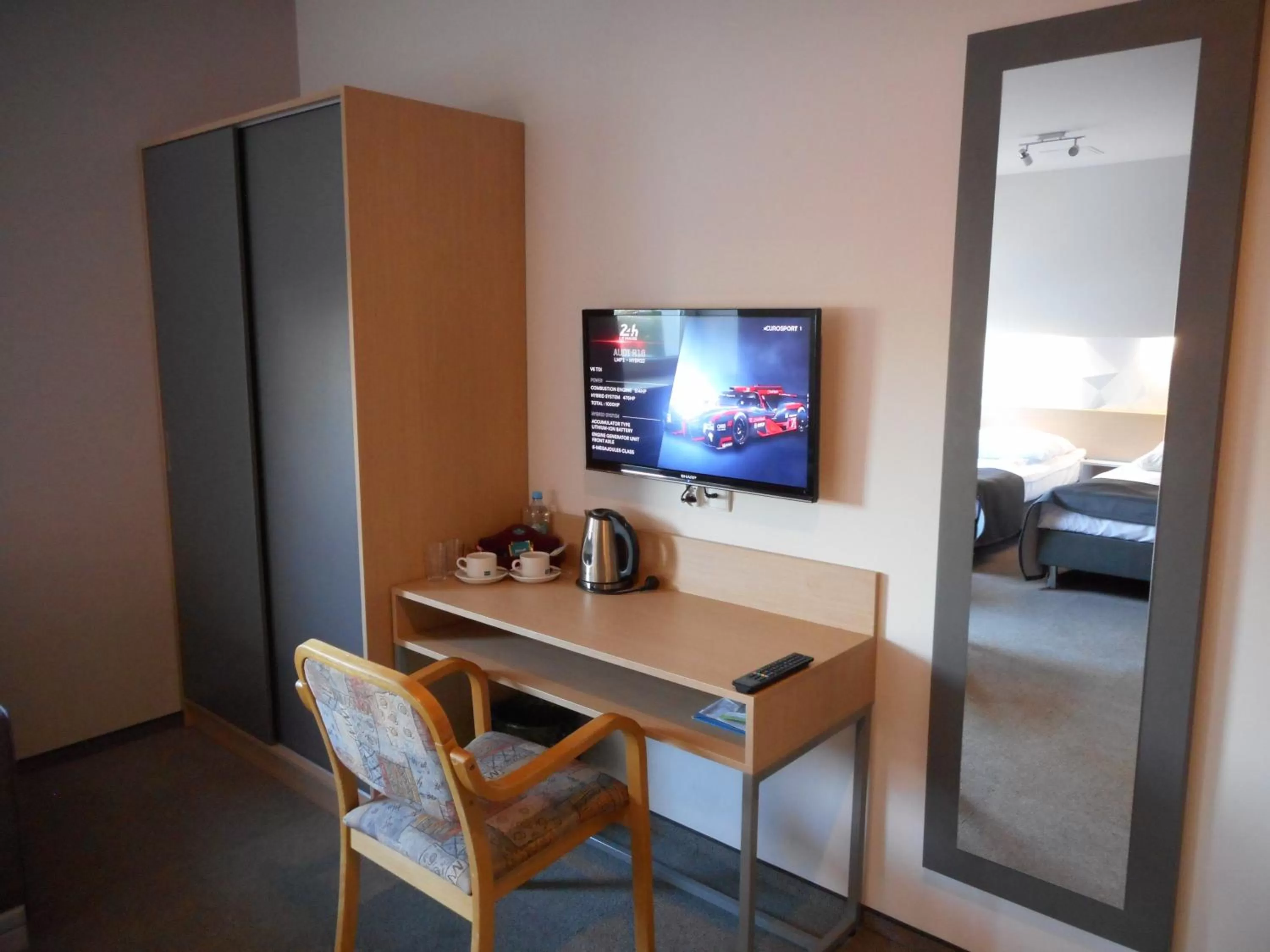 Property building, Bed in Hotel Platan