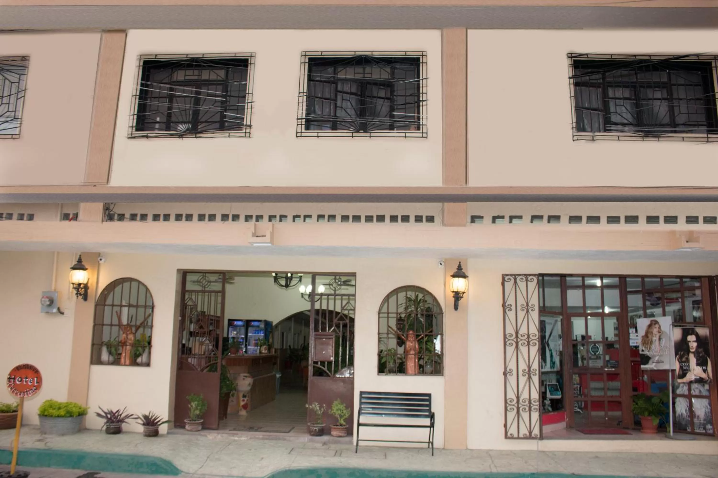 Facade/entrance in Hotel Cervantino