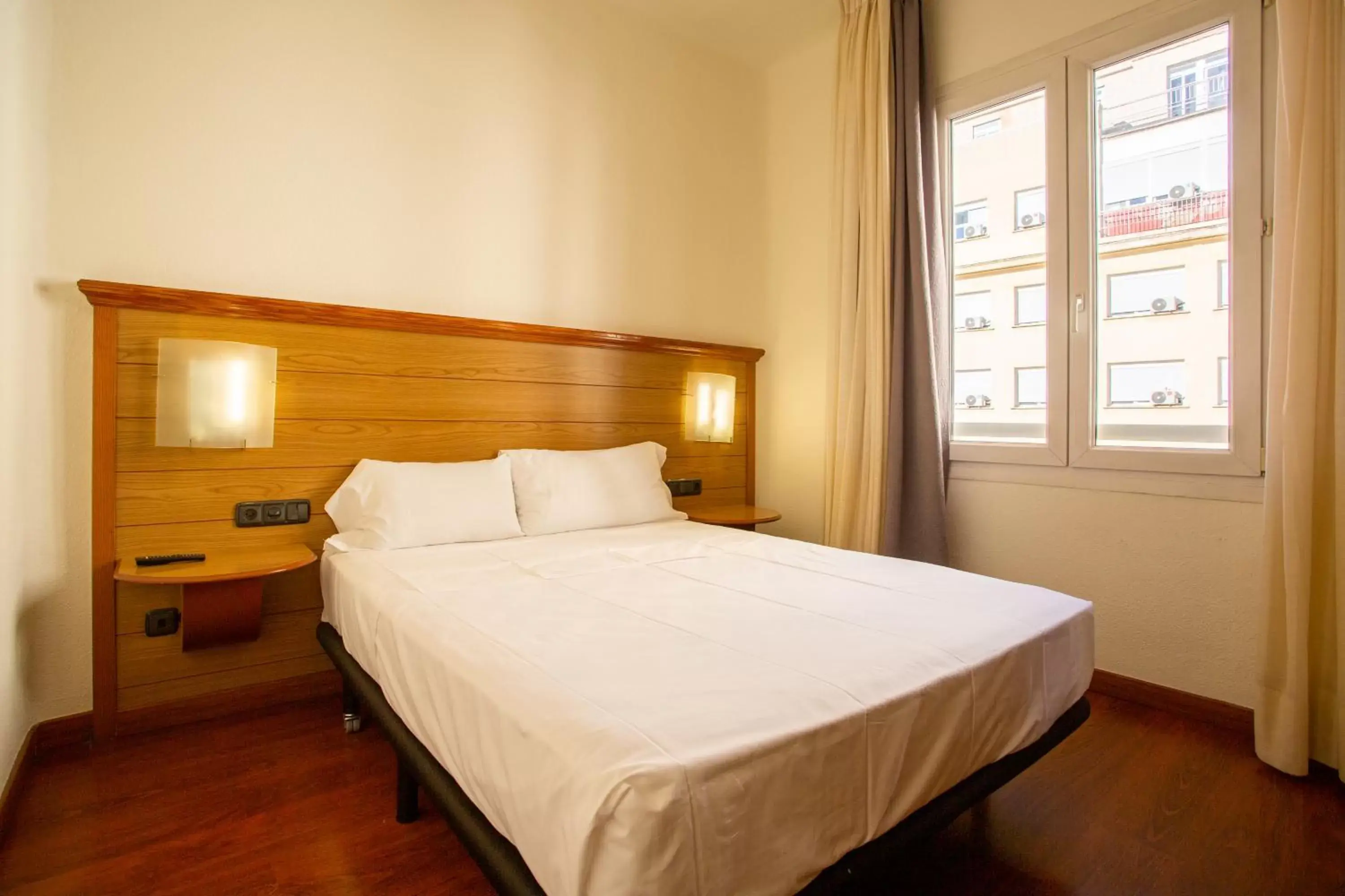 Bedroom, Bed in Negresco Gran Via