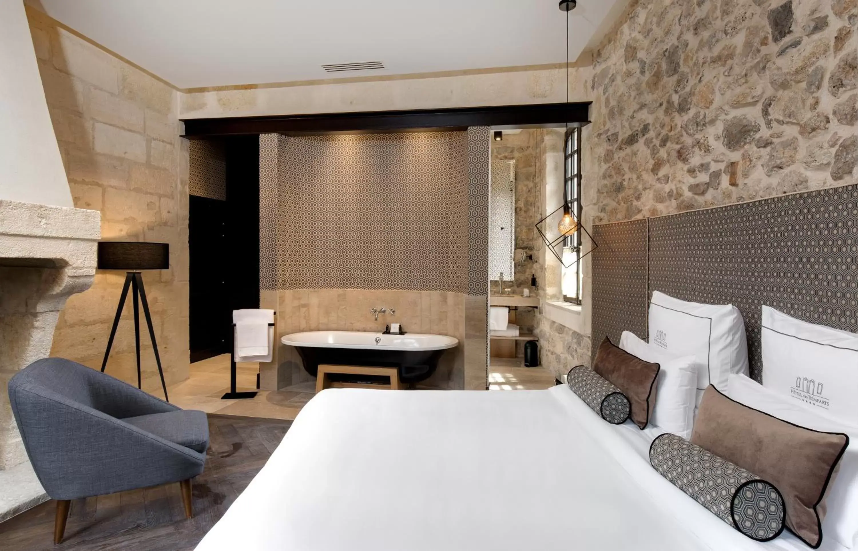 Photo of the whole room, Bed in Boutique Hôtel des Remparts & Spa