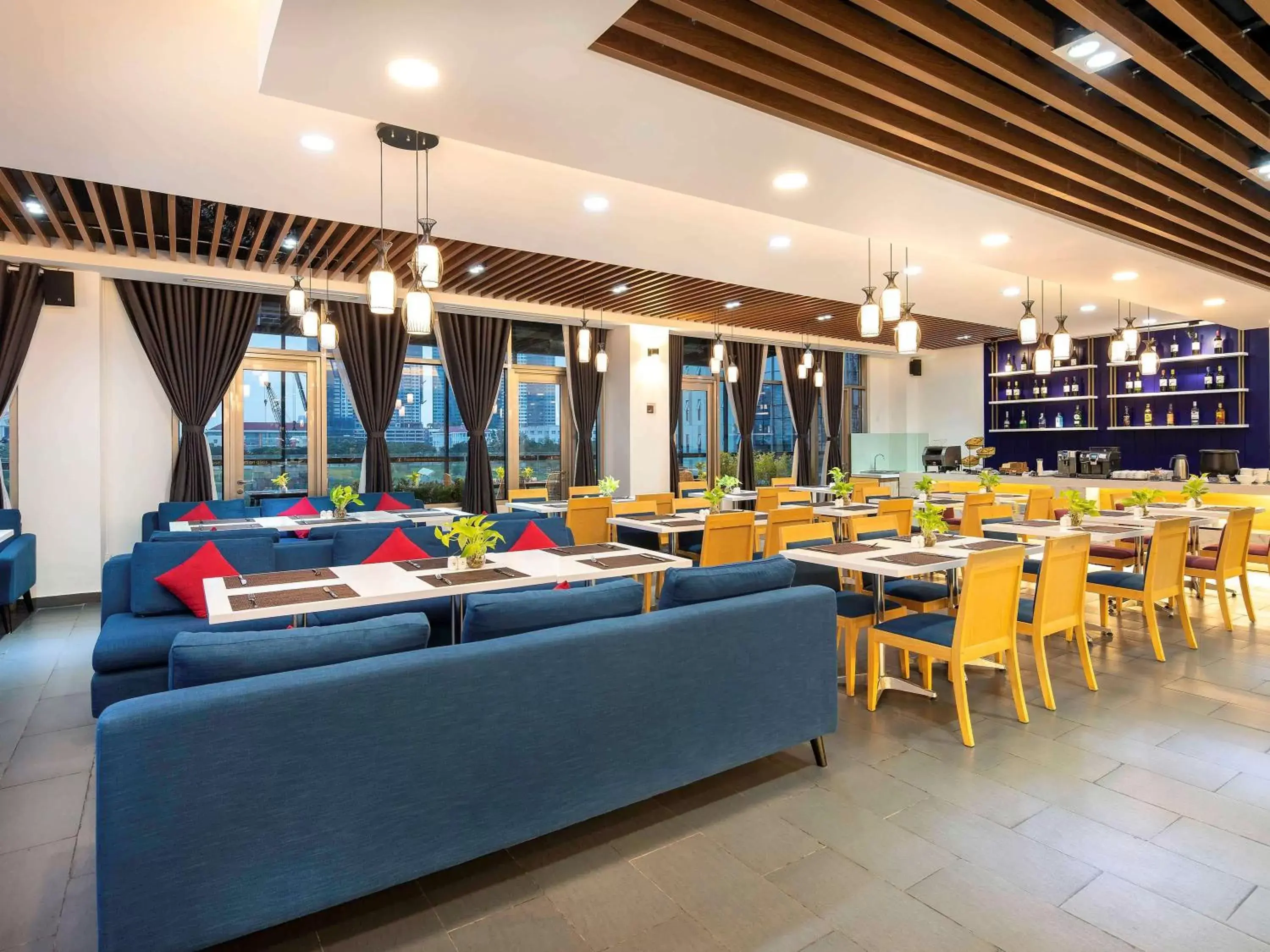 Restaurant/Places to Eat in Ibis Saigon South