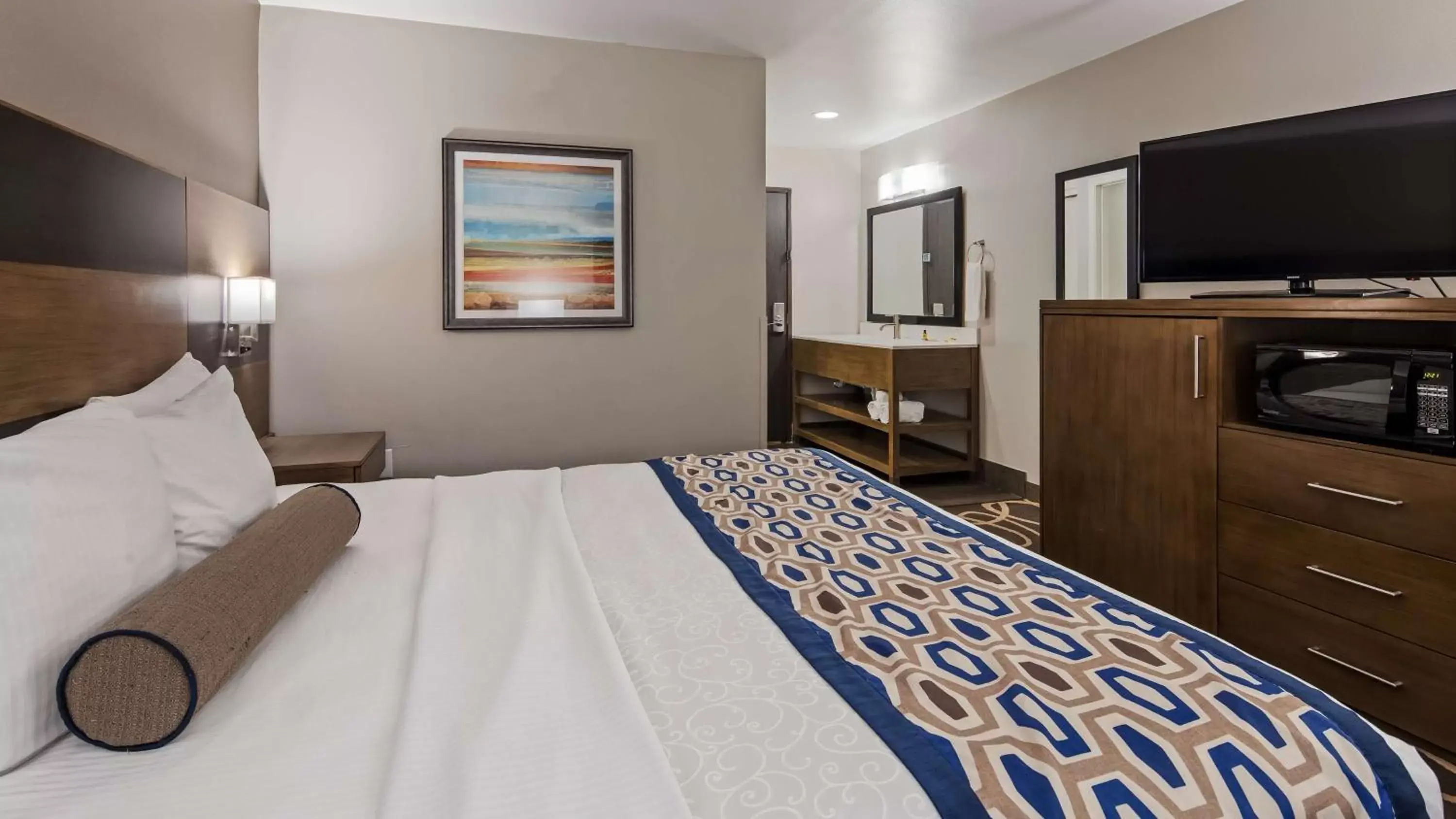 Photo of the whole room, Bed in Best Western Plus Downtown North