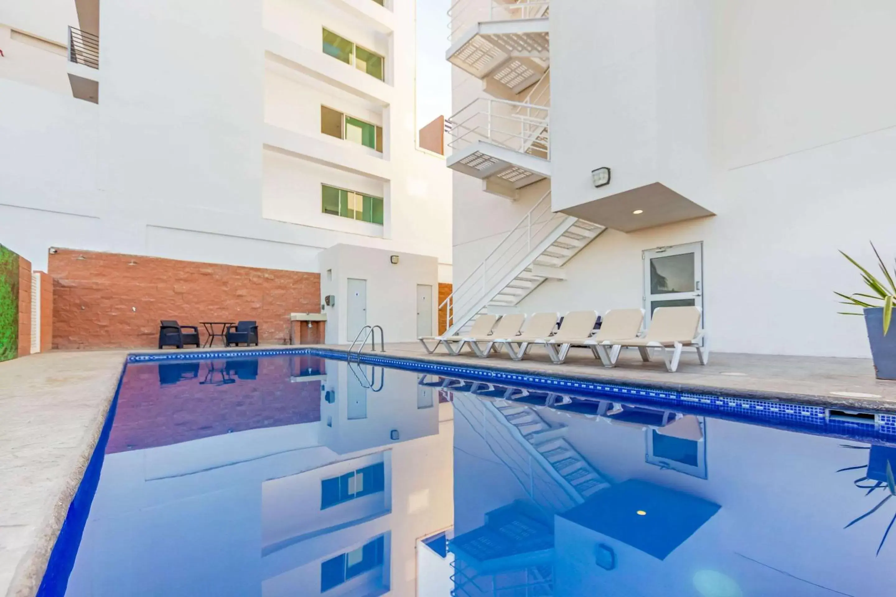 Swimming pool in Sleep Inn Mazatlan Swimming pool in Sleep Inn Mazatlan