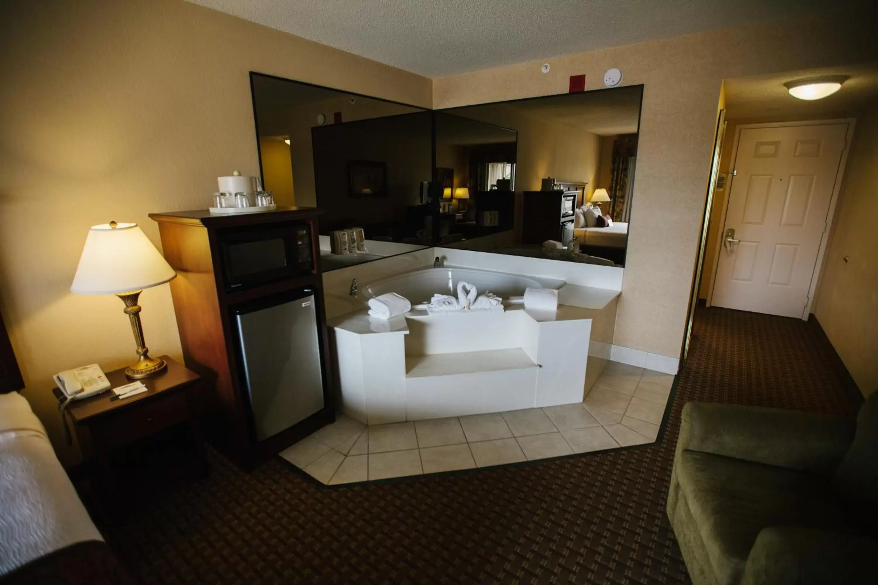 Bedroom, Bathroom in Grand Plaza Hotel Branson