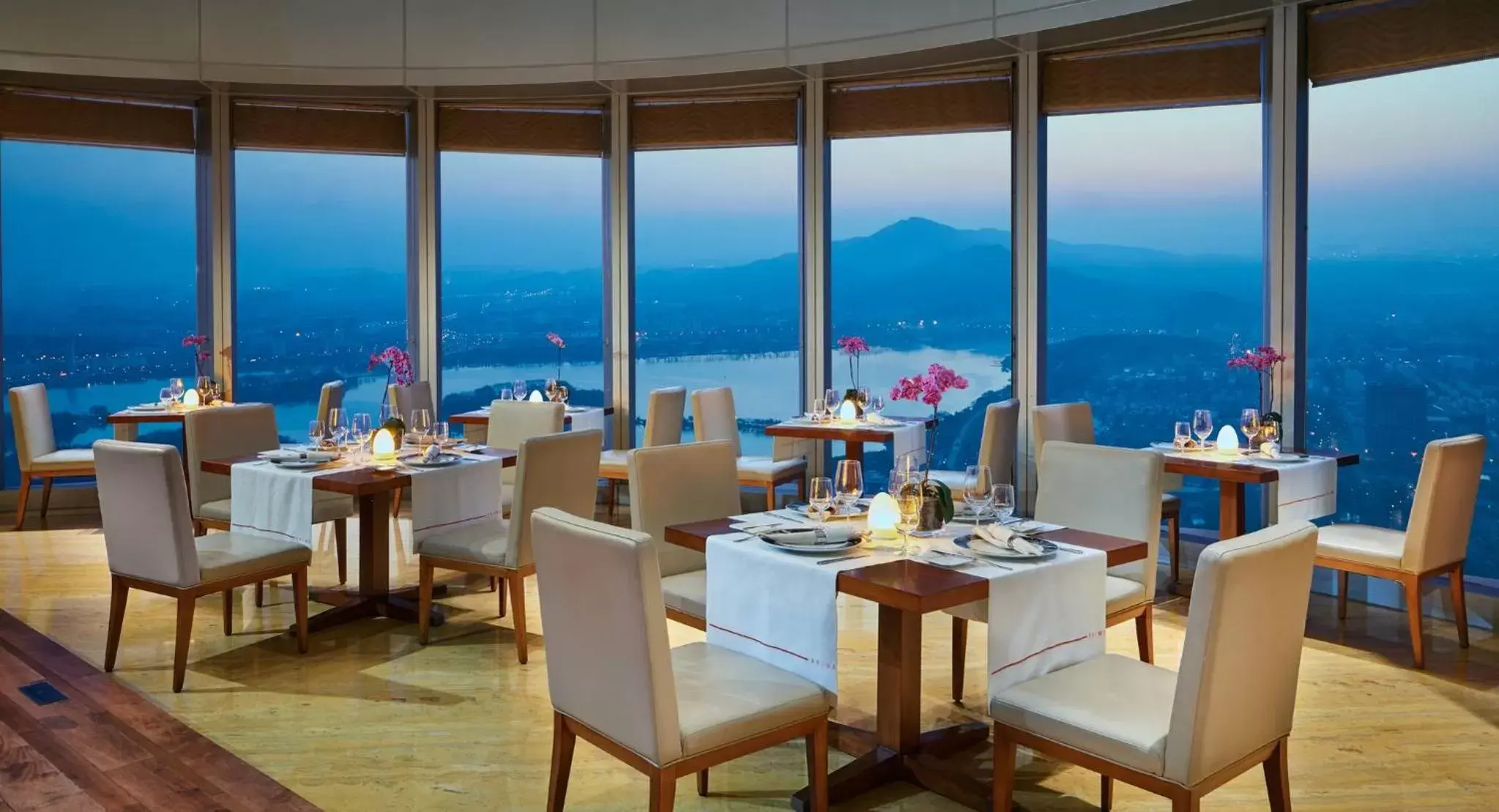 Restaurant/Places to Eat in InterContinental Nanjing, an IHG Hotel