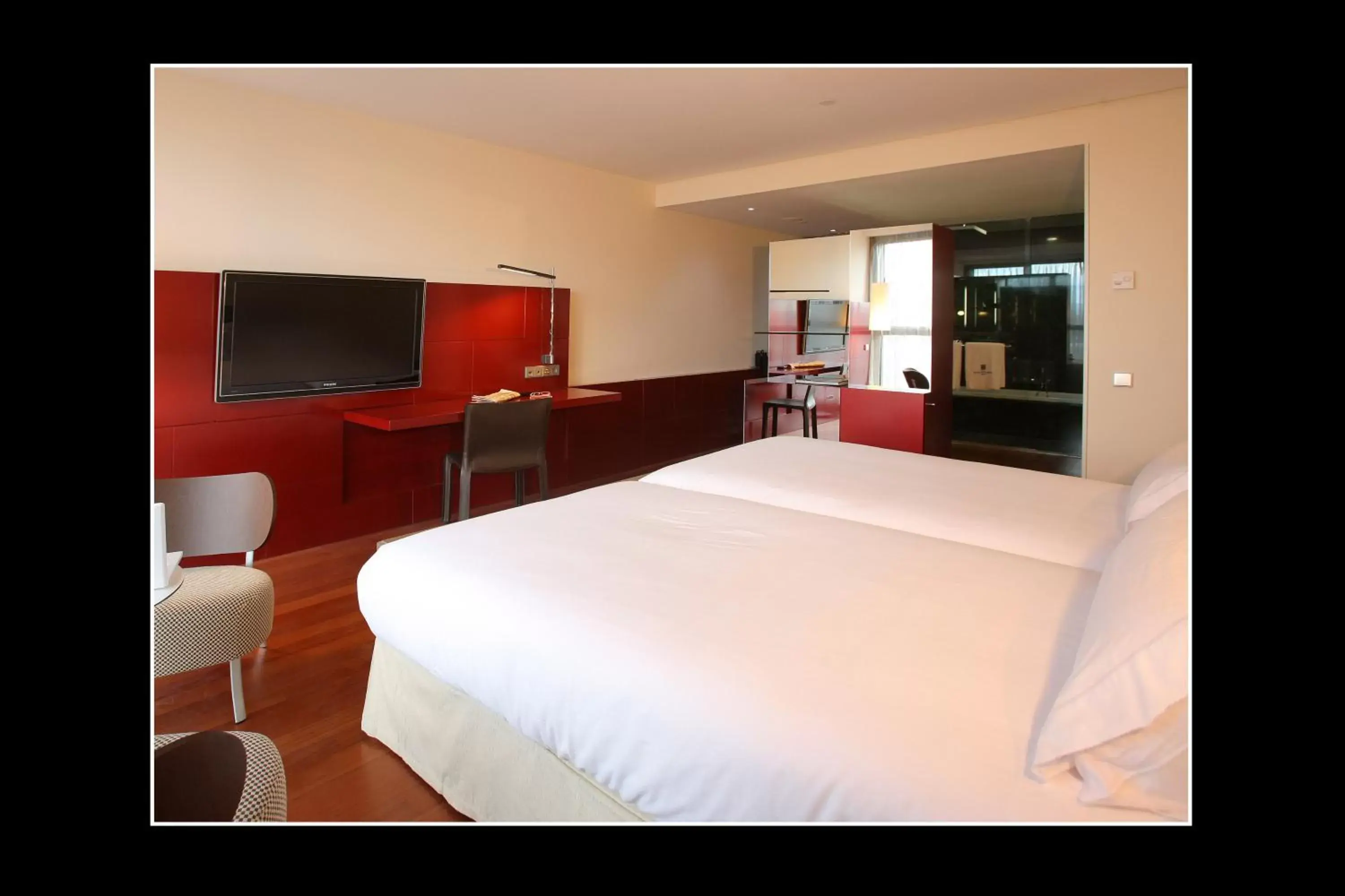 Bedroom, Bed in Hotel Reina Petronila
