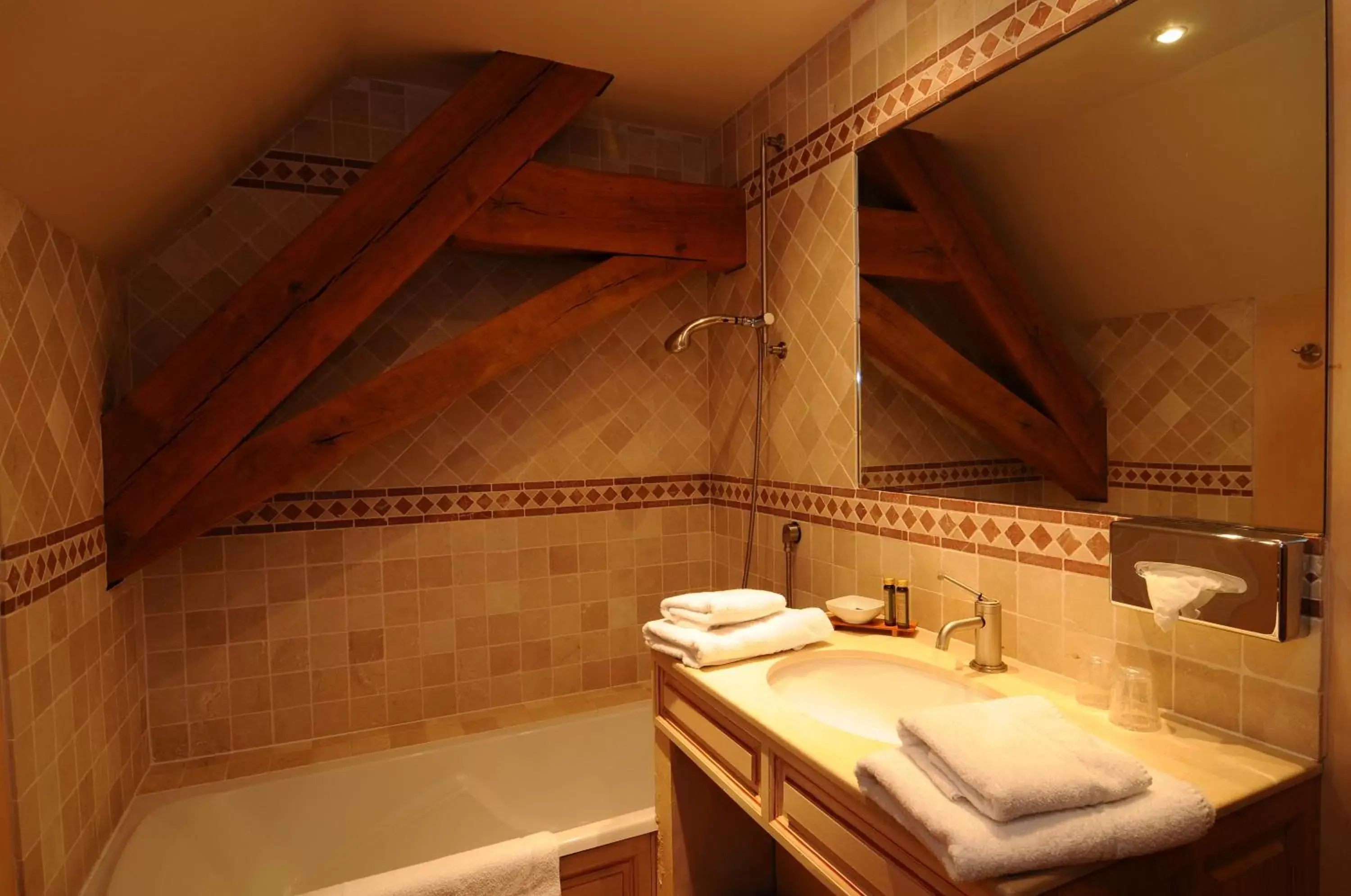 Bathroom in Hostellerie de la Tour d'Auxois