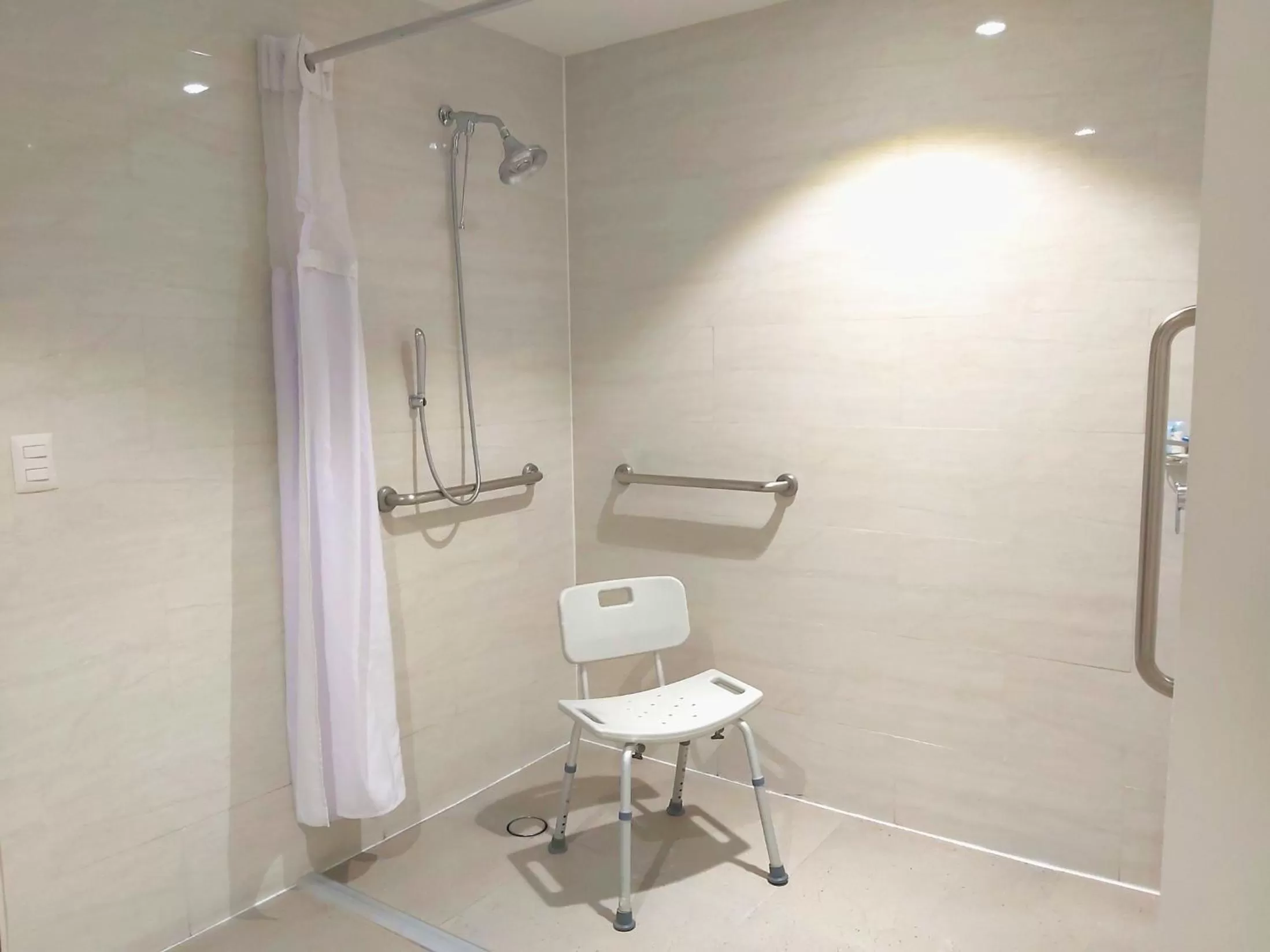 King Room - Disability Access in Holiday Inn Express & Suites Puebla Angelopolis, an IHG Hotel
