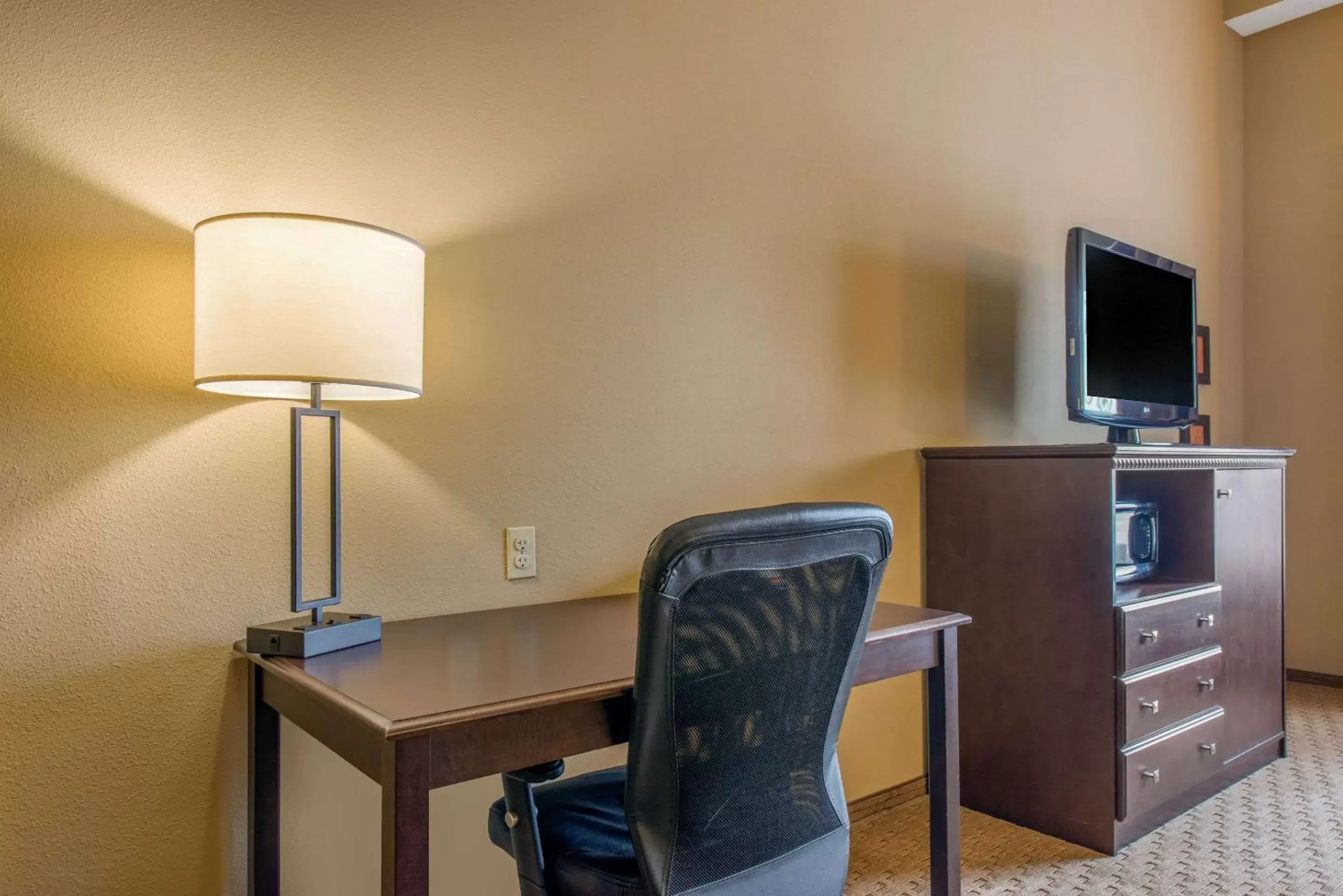 Photo of the whole room, TV/Entertainment Center in Comfort Suites Sarasota-Siesta Key