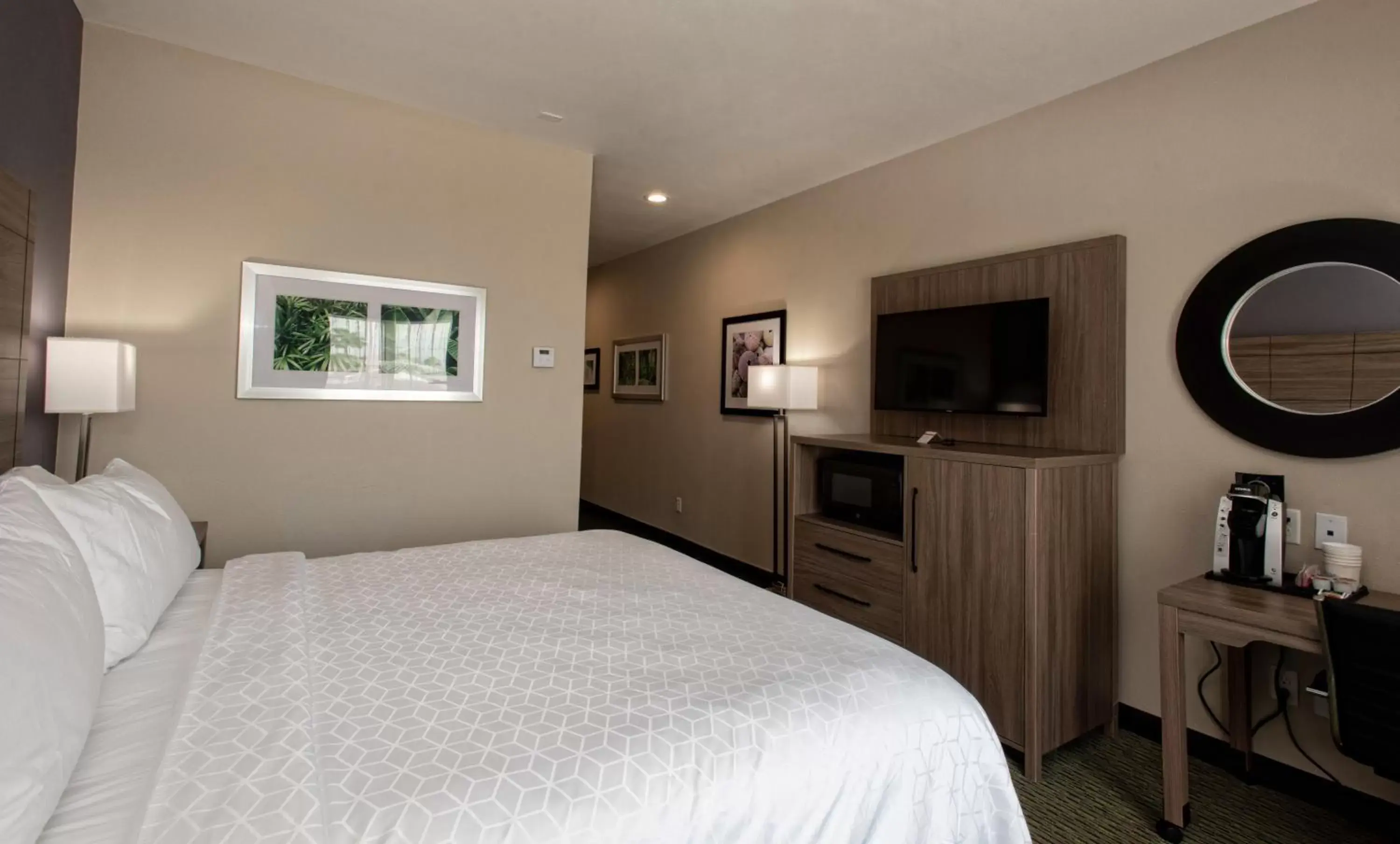 Photo of the whole room, Bed in Holiday Inn Express Hotel and Suites Port Aransas/Beach Area, an IHG Hotel