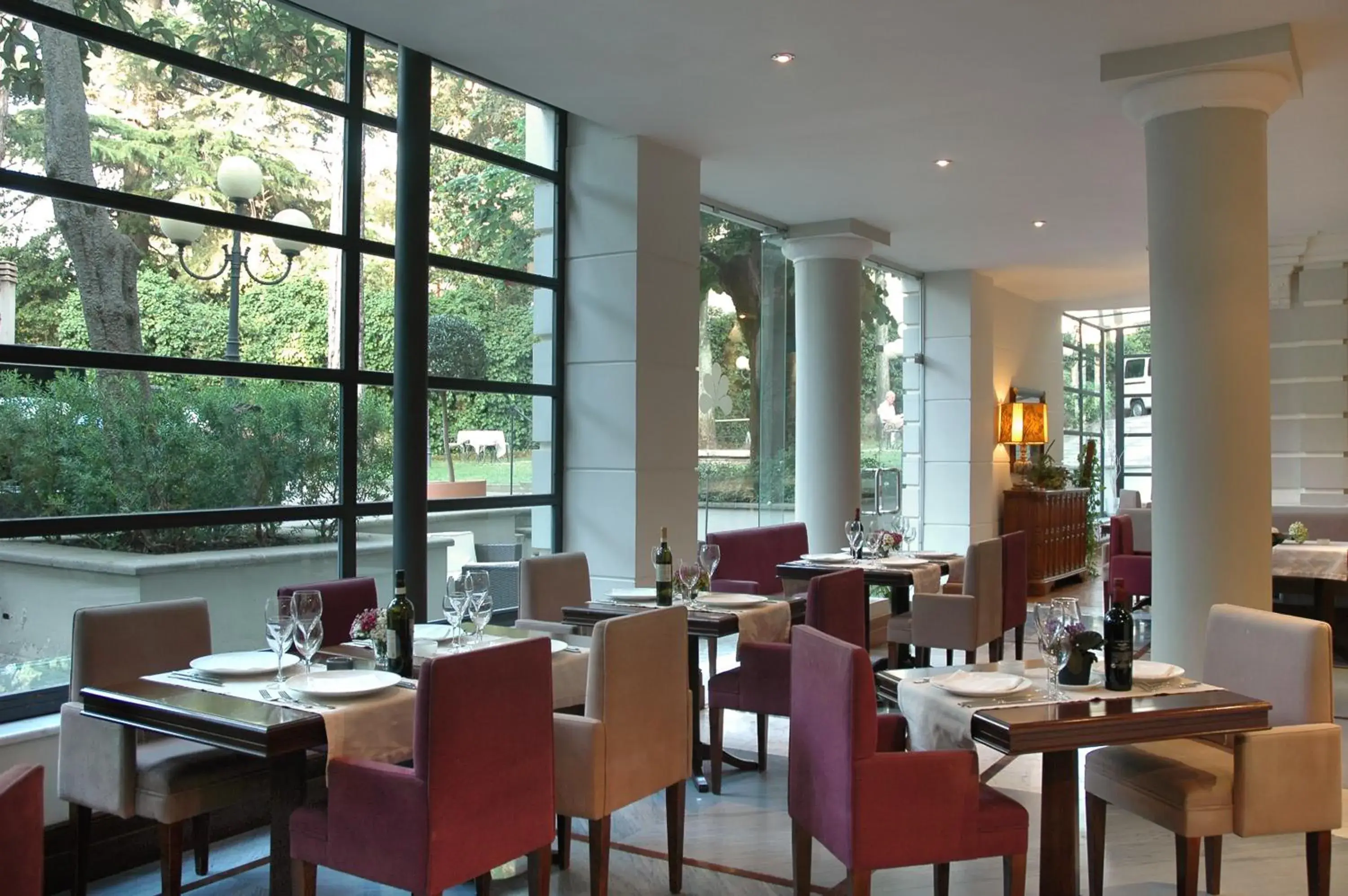 Restaurant/places to eat in Hotel Flora Restaurant/places to eat in Hotel Flora