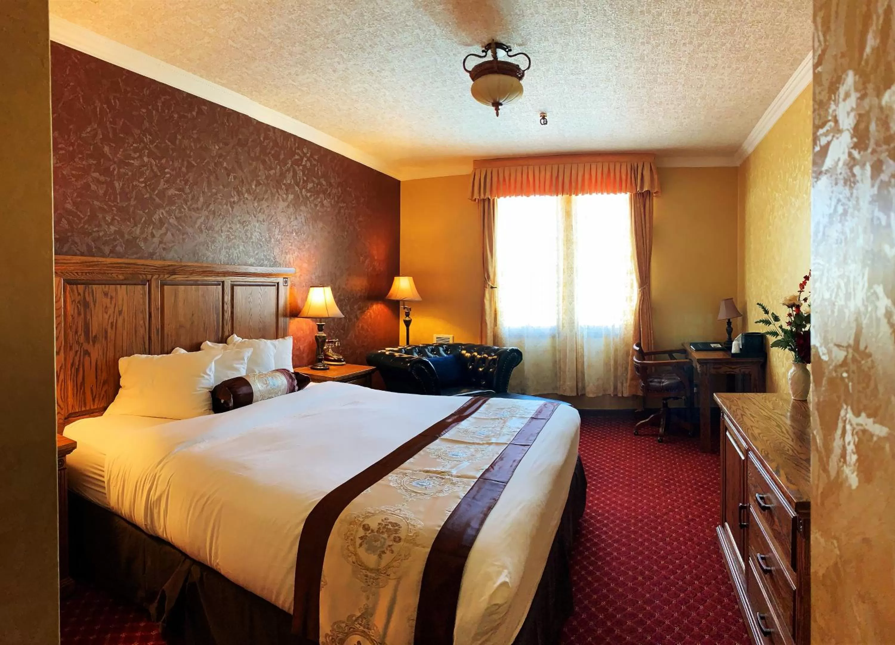 Bedroom, Bed in Eureka Inn, Trademark Collection by Wyndham