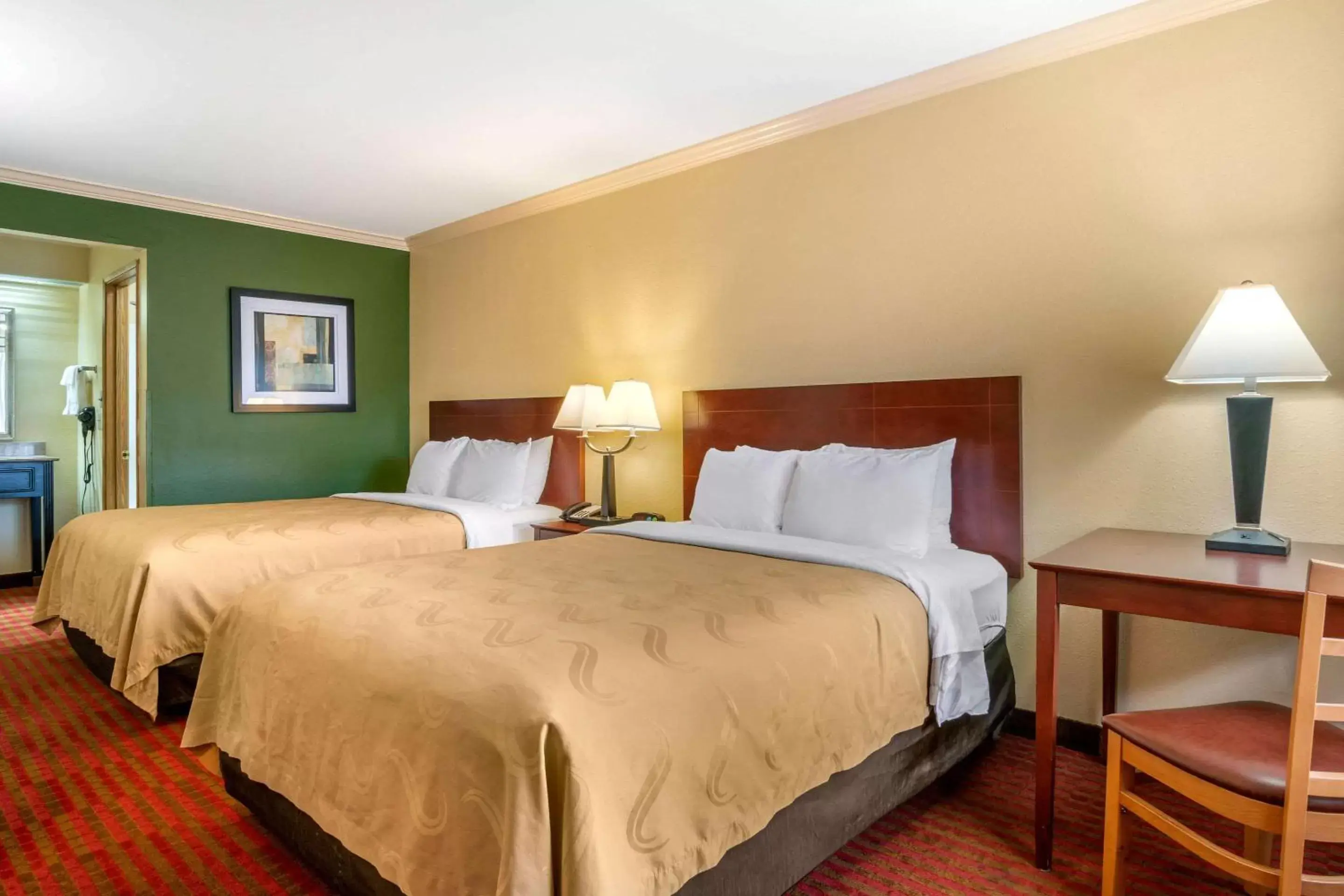 Photo of the whole room, Bed in Quality Inn Klamath Falls - Crater Lake Gateway