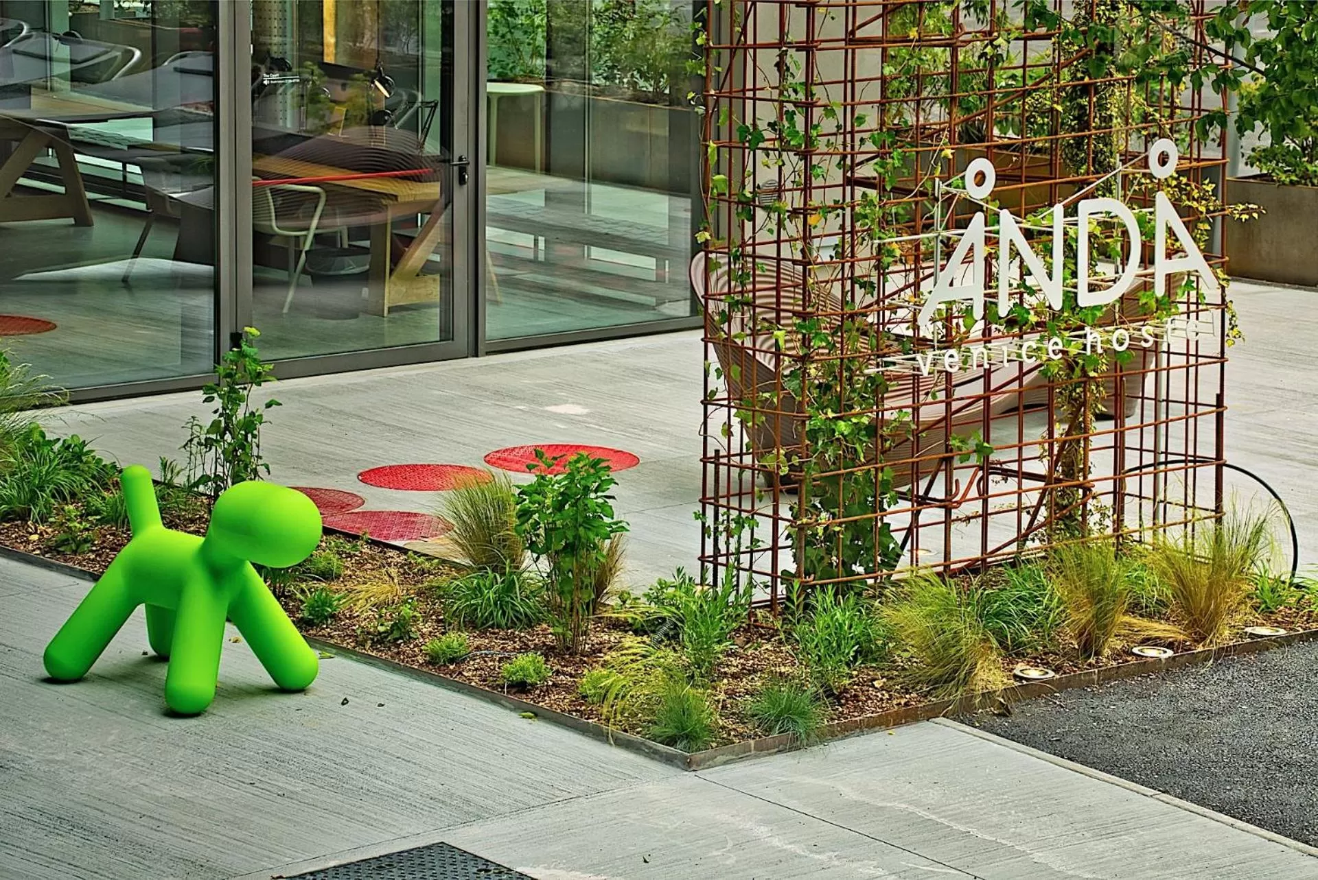 Patio in Anda Venice Hostel