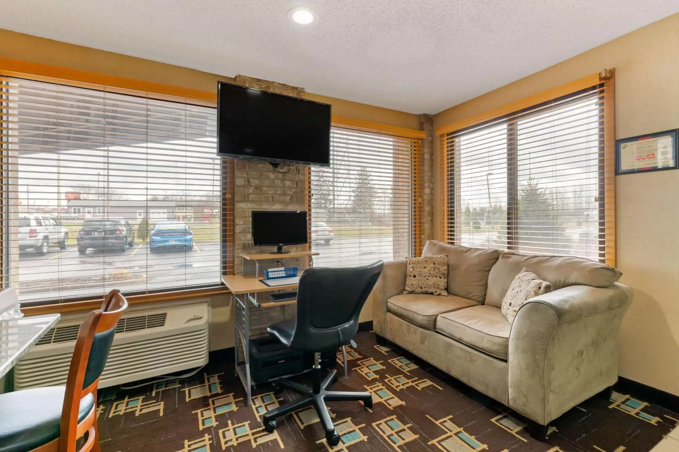 Lobby or reception, Seating Area in Quality Inn-Wooster