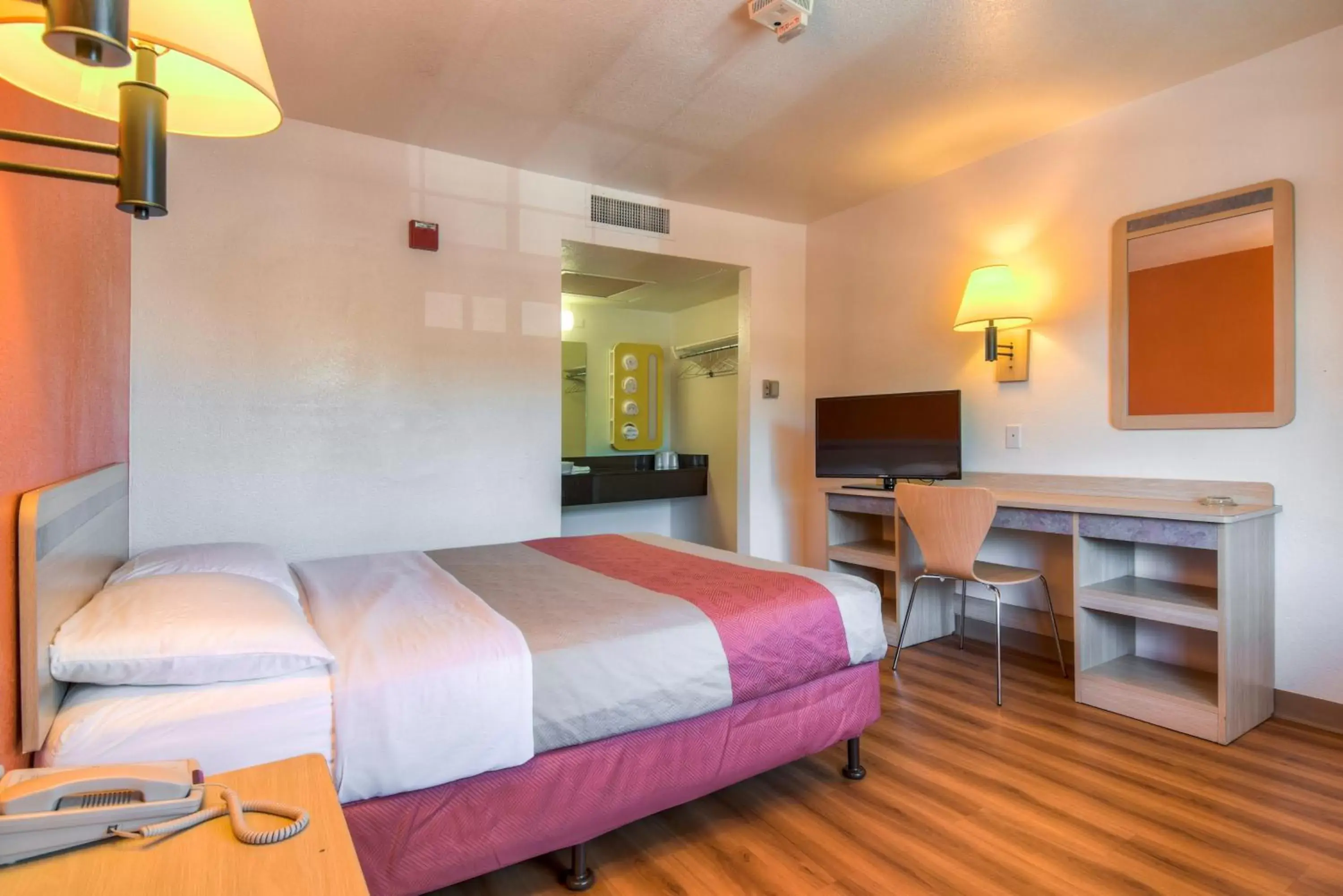 Bed in Motel 6-Pomona, CA - Los Angeles