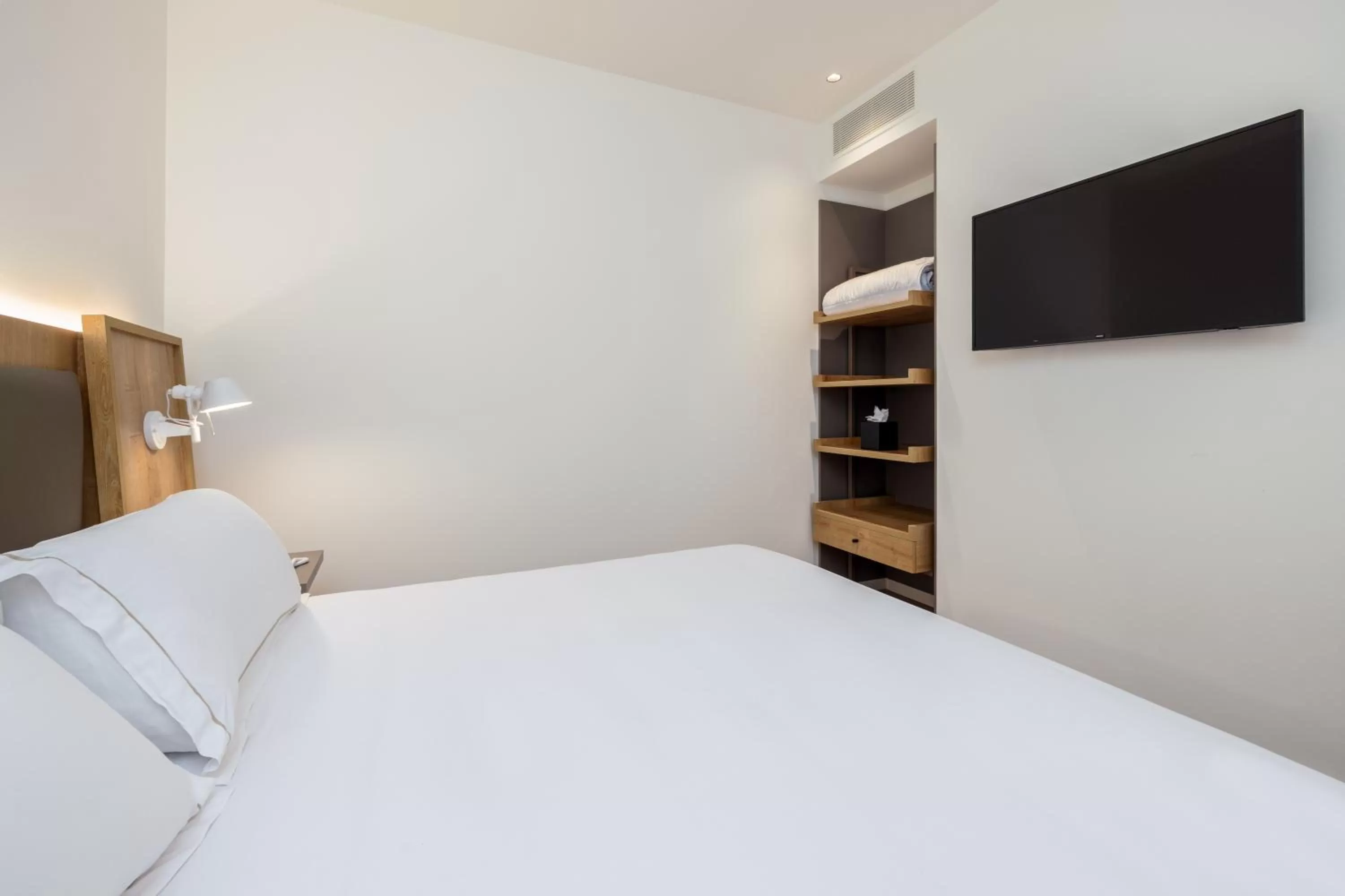 Bed in Virgen de los Reyes