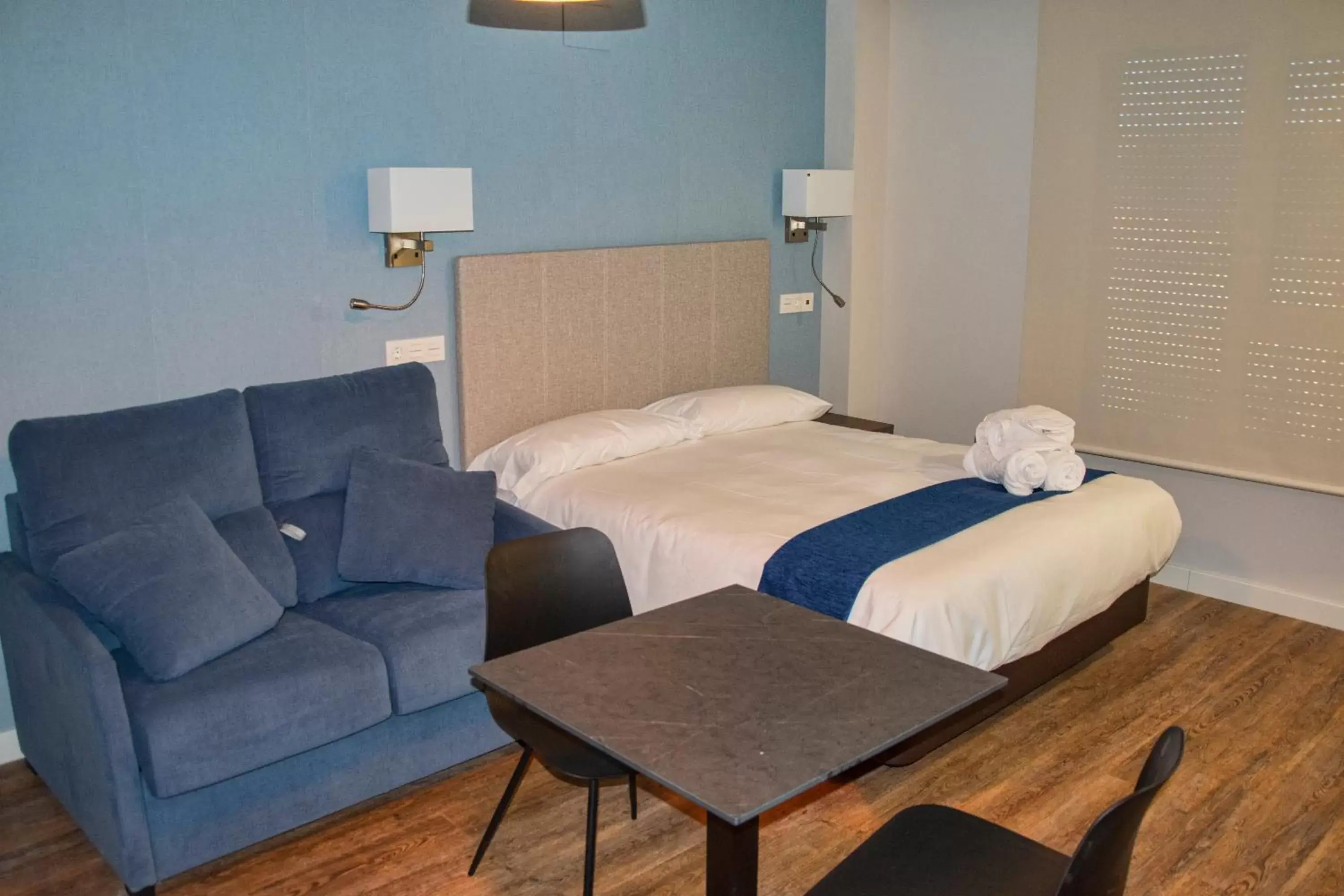 Photo of the whole room, Bed in Aparthotel Essenzia de Castilla