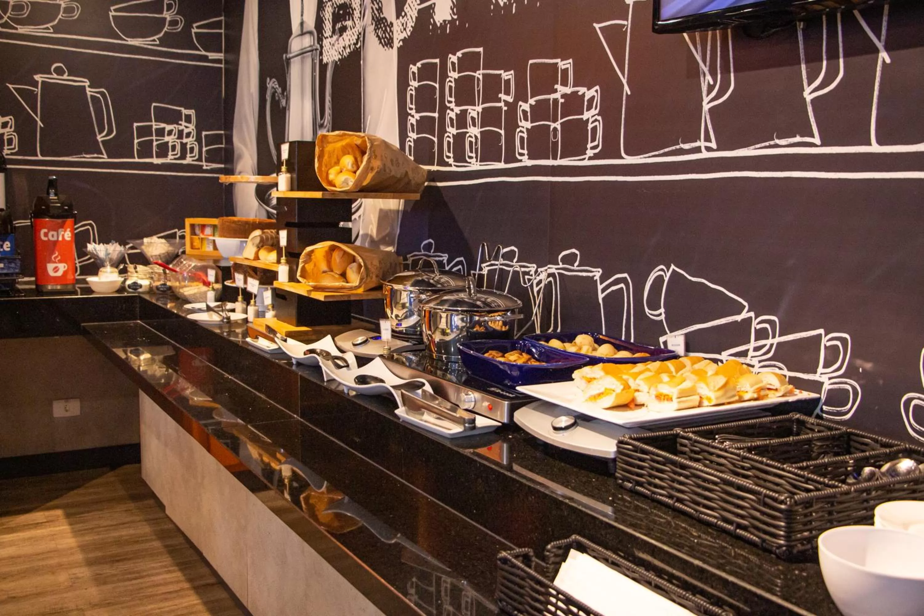 Food and drinks in ibis budget Curitiba Aeroporto