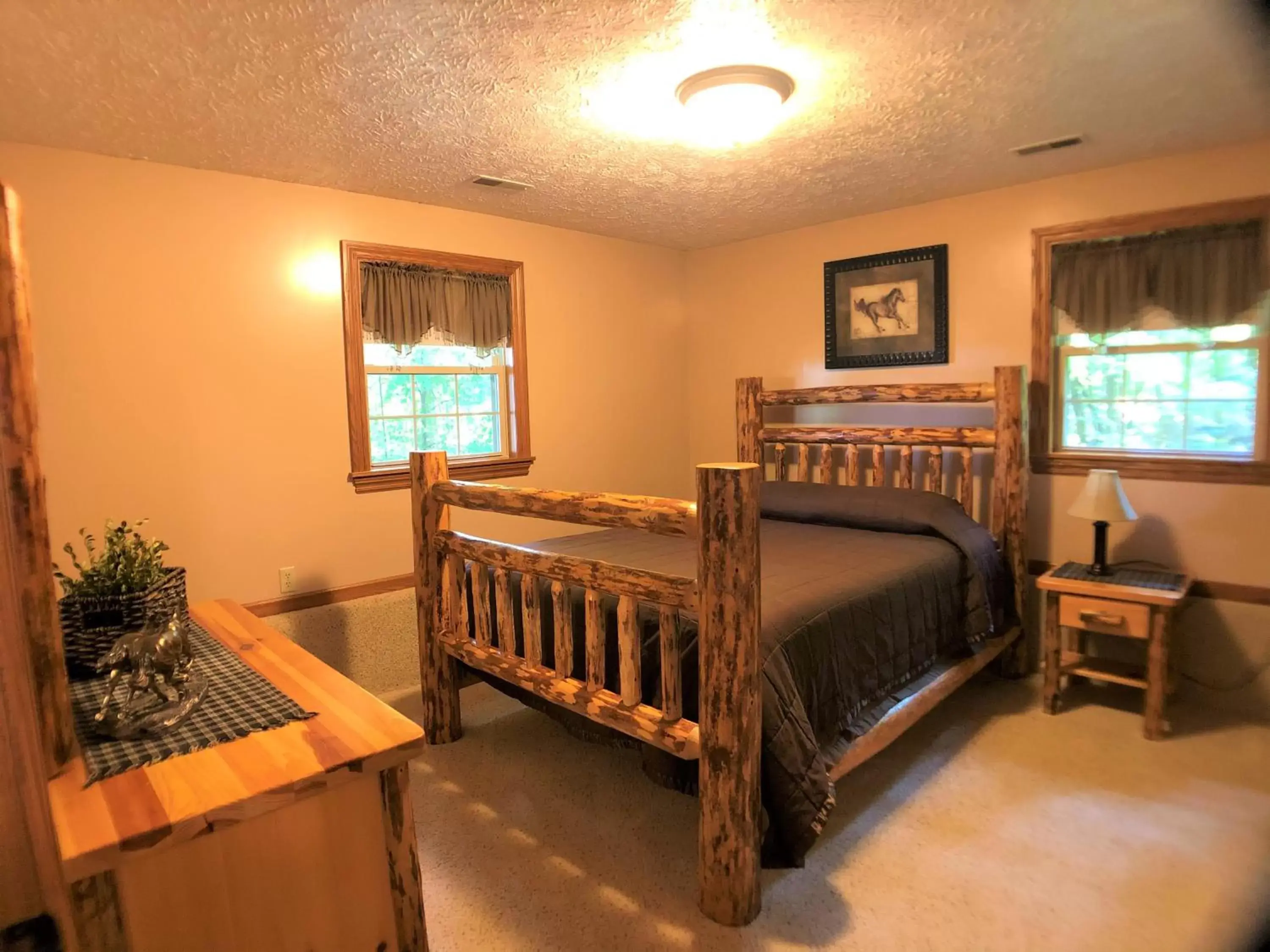 Sojourner's Lodge & Log Cabin Suites