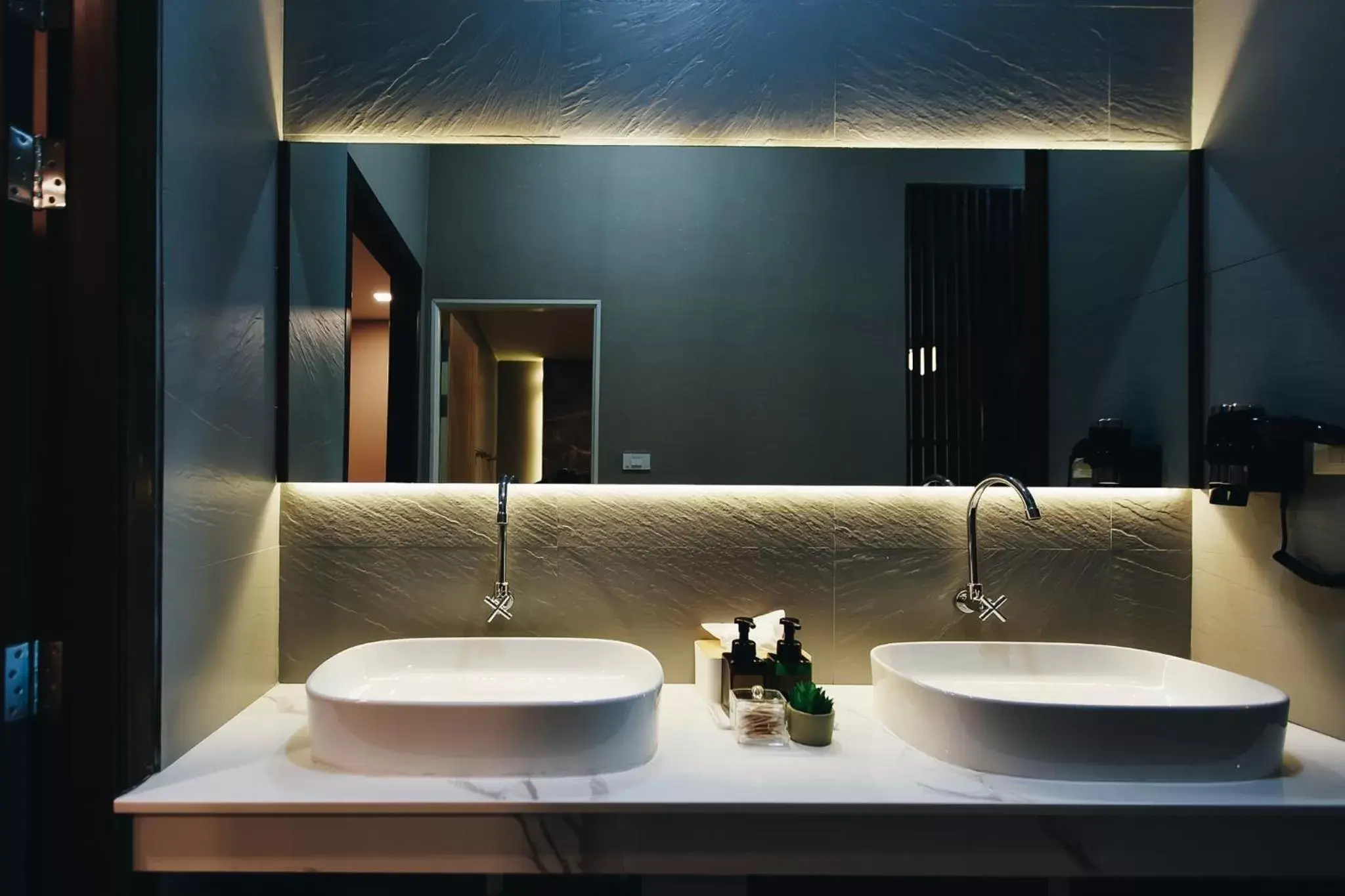 Bathroom in Tamsabai hotel