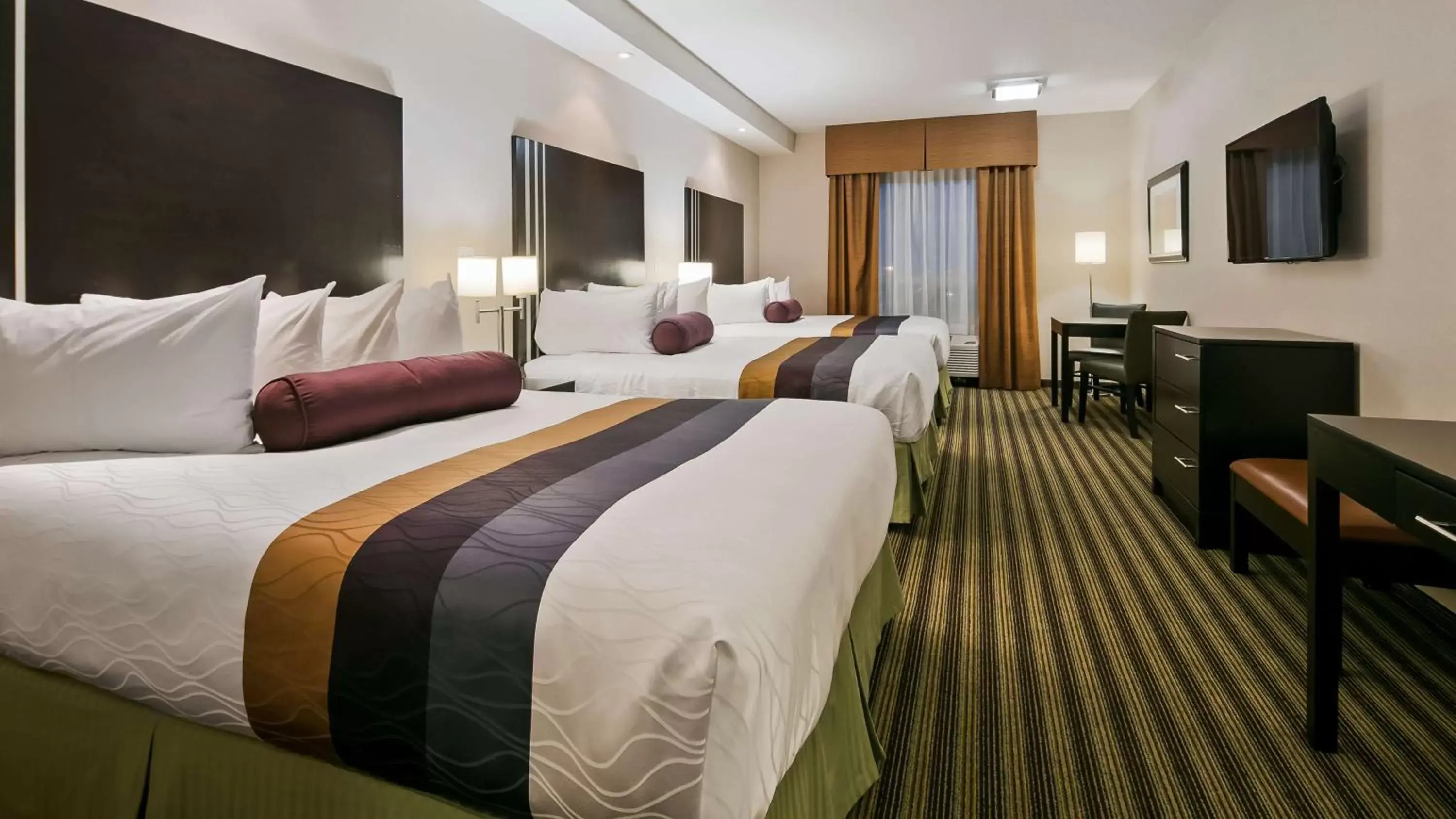 Bedroom, Bed in Best Western Plus Sherwood Park Inn & Suites