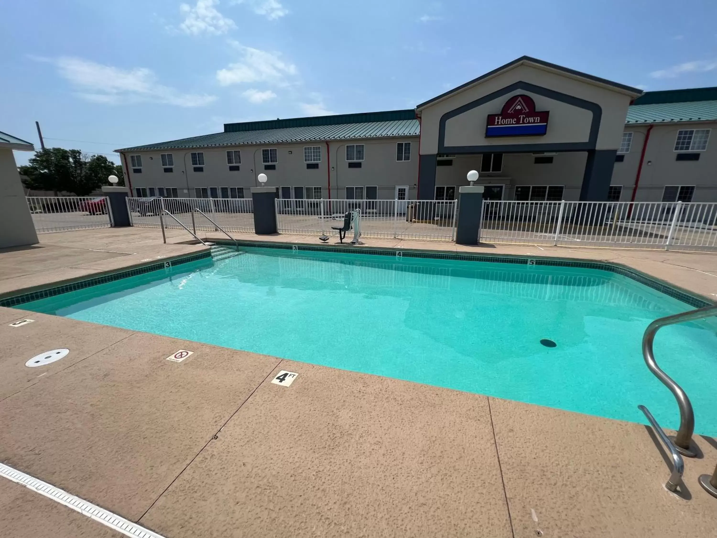 Pool view, Swimming Pool in Hometown Inn Airport