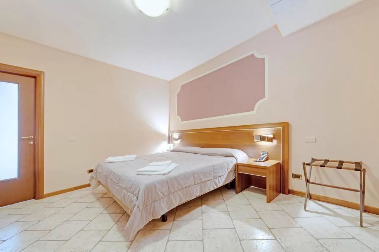 Bed in Hotel Grotto Bagat