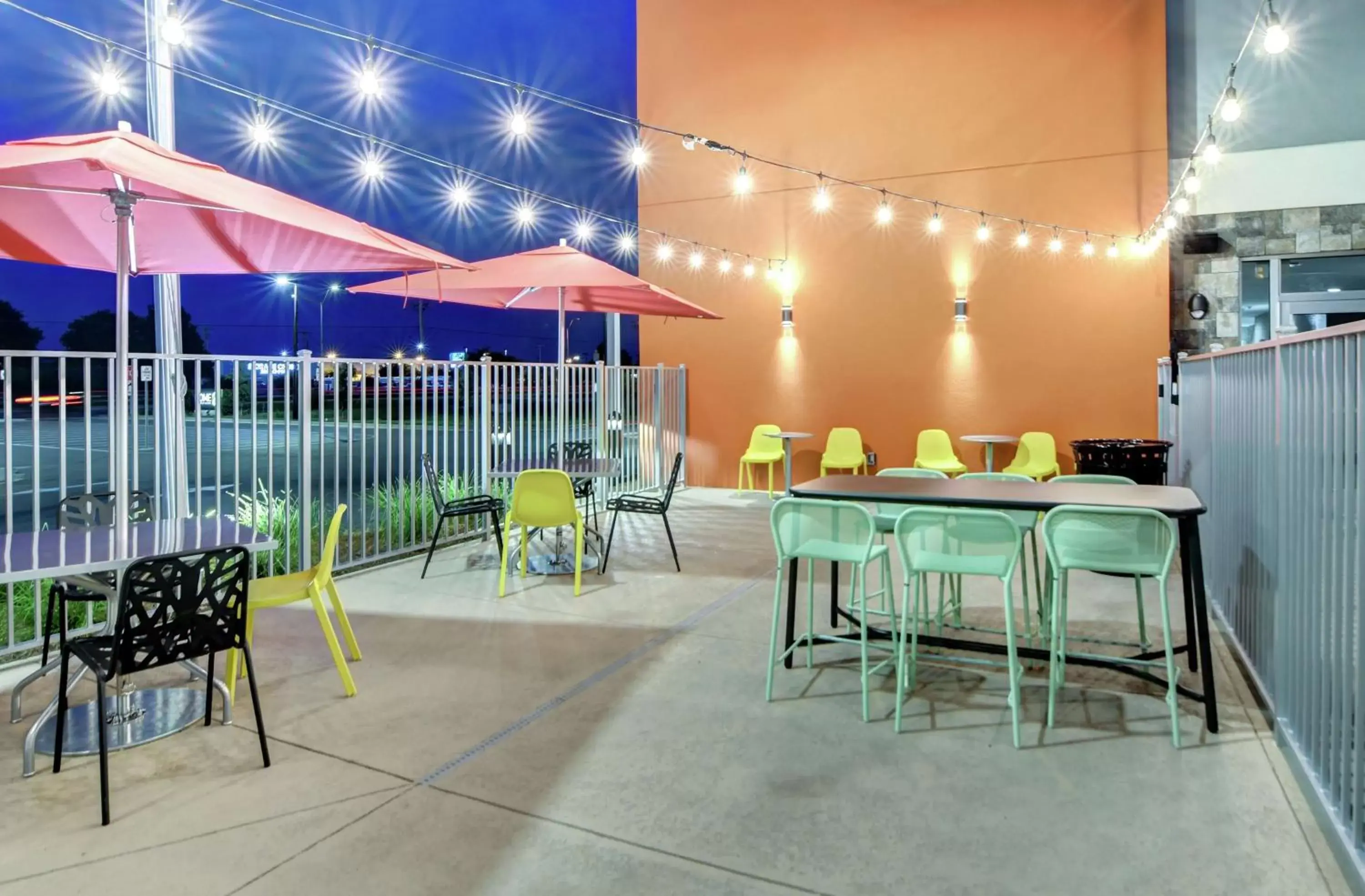 Patio, Restaurant/Places to Eat in Home2 Suites By Hilton Foley
