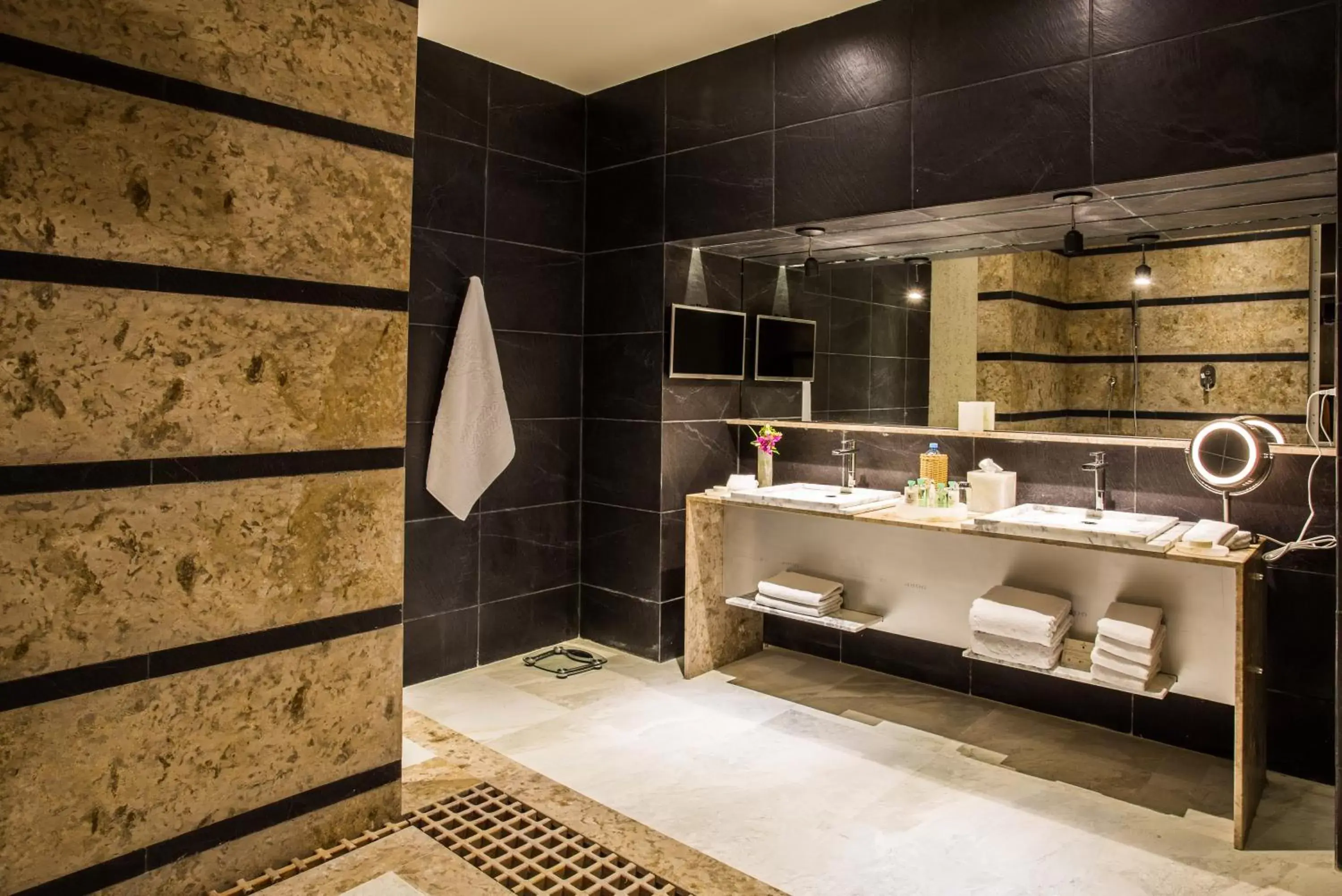 Toilet, Bathroom in Zoetry Paraiso de la Bonita - Endless Privileges