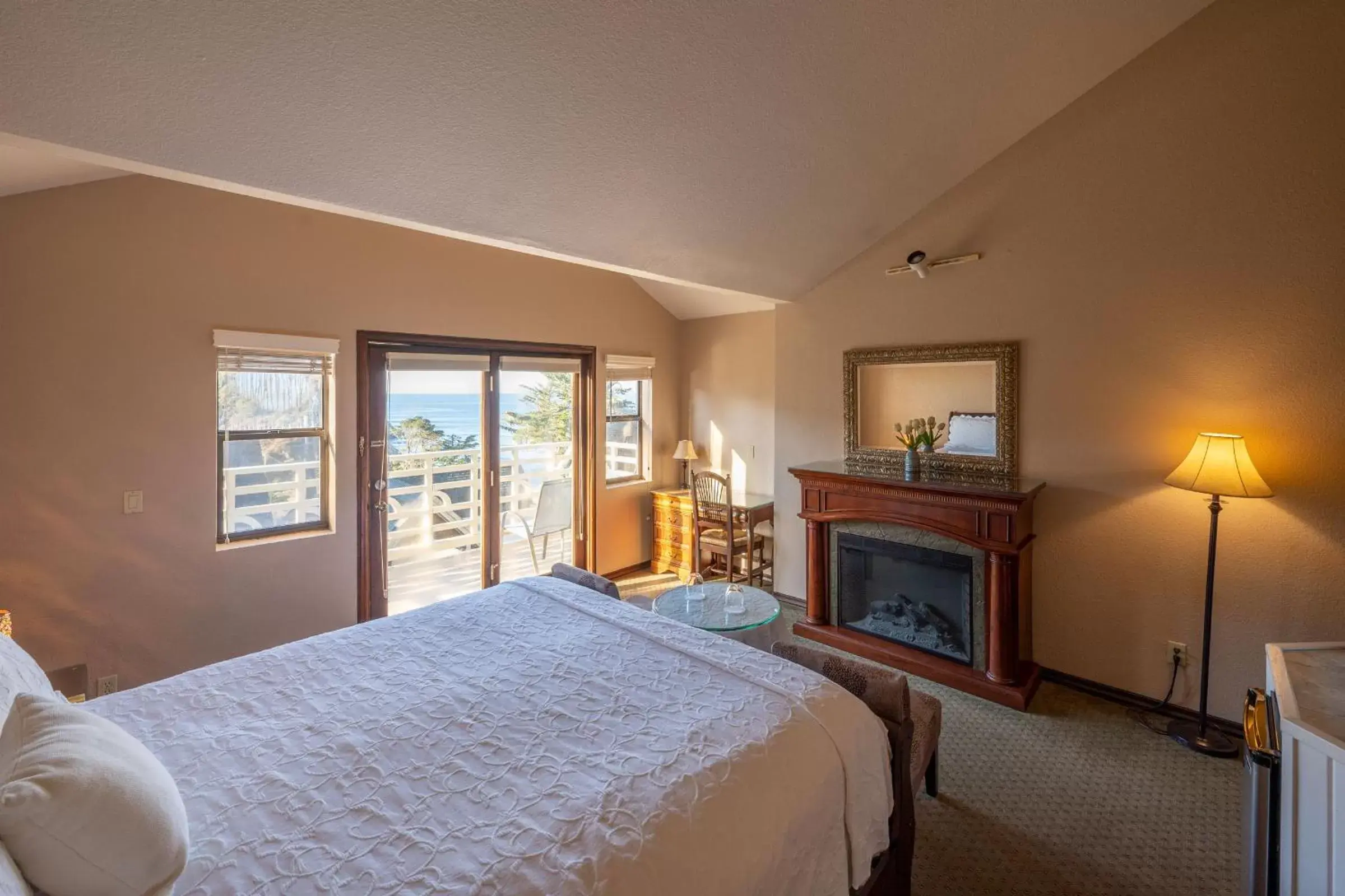 Balcony/Terrace, Bed in Wharf Master's Inn