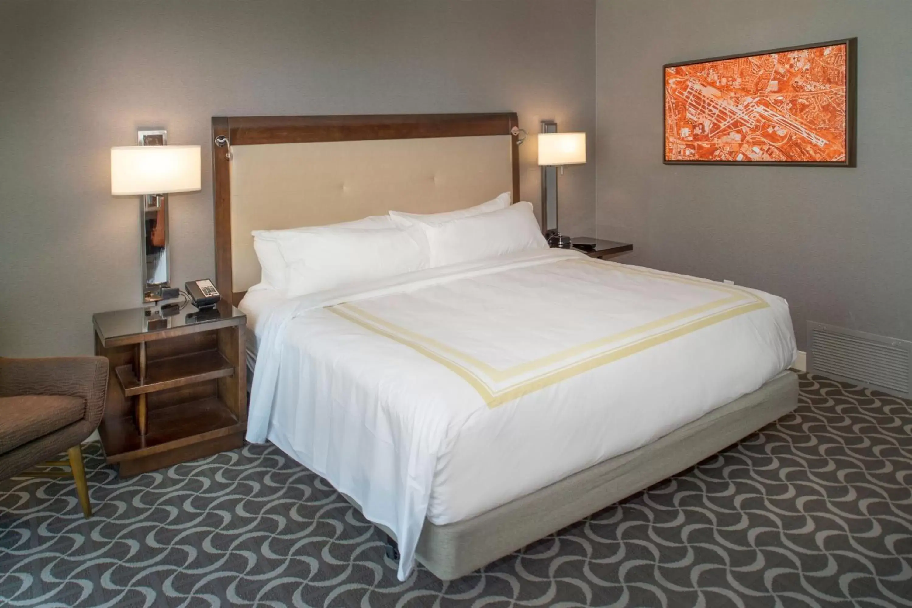 Photo of the whole room, Bed in Marriott St. Louis Airport