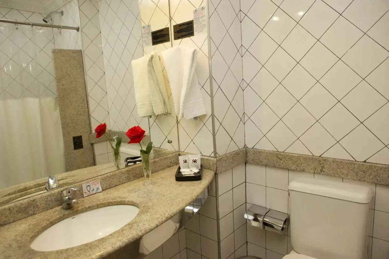 Bathroom in San Raphael Hotel