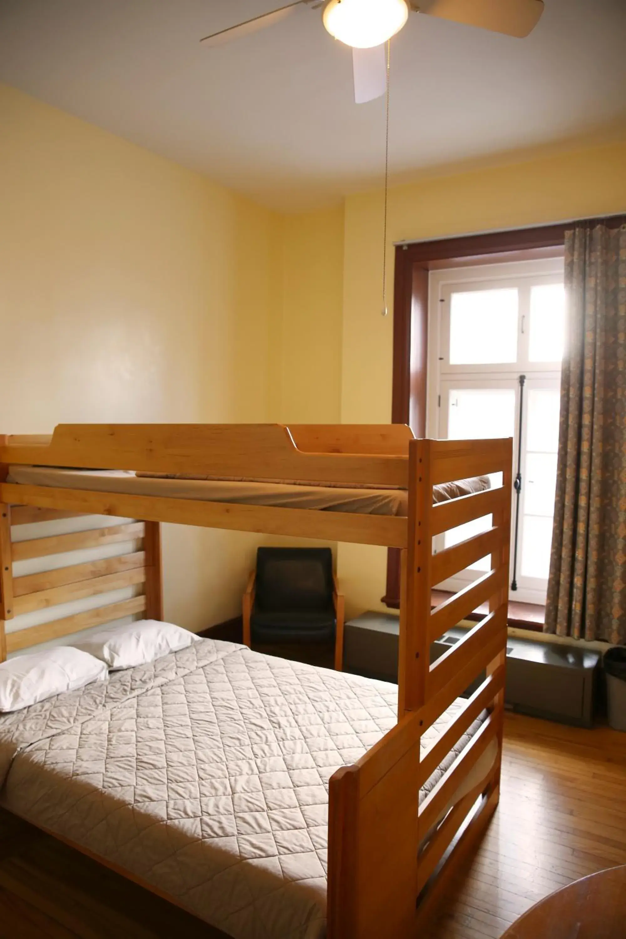 Bedroom in Auberge Internationale de Quebec - HI CANADA