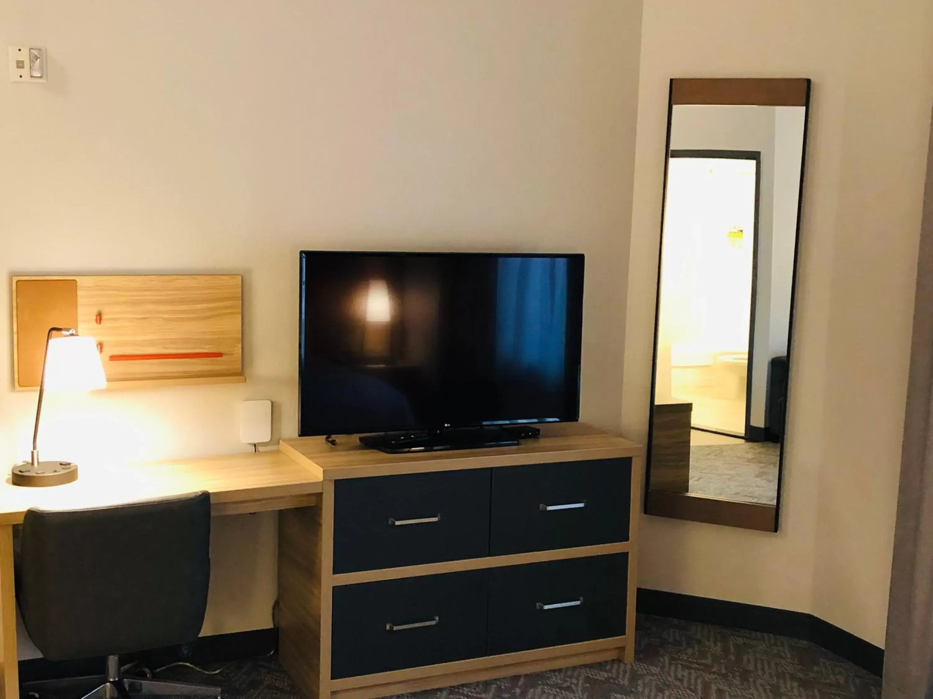 TV and multimedia, TV/Entertainment Center in Candlewood Suites Mount Pleasant, an IHG Hotel